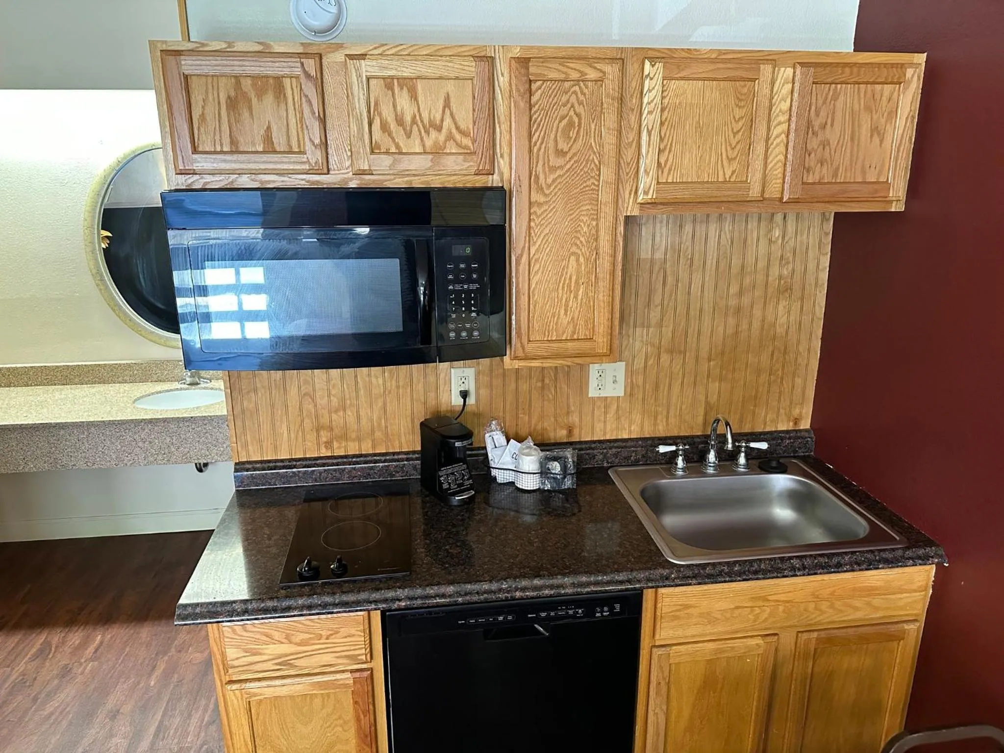 Kitchen or kitchenette in Red Roof Inn Parkersburg