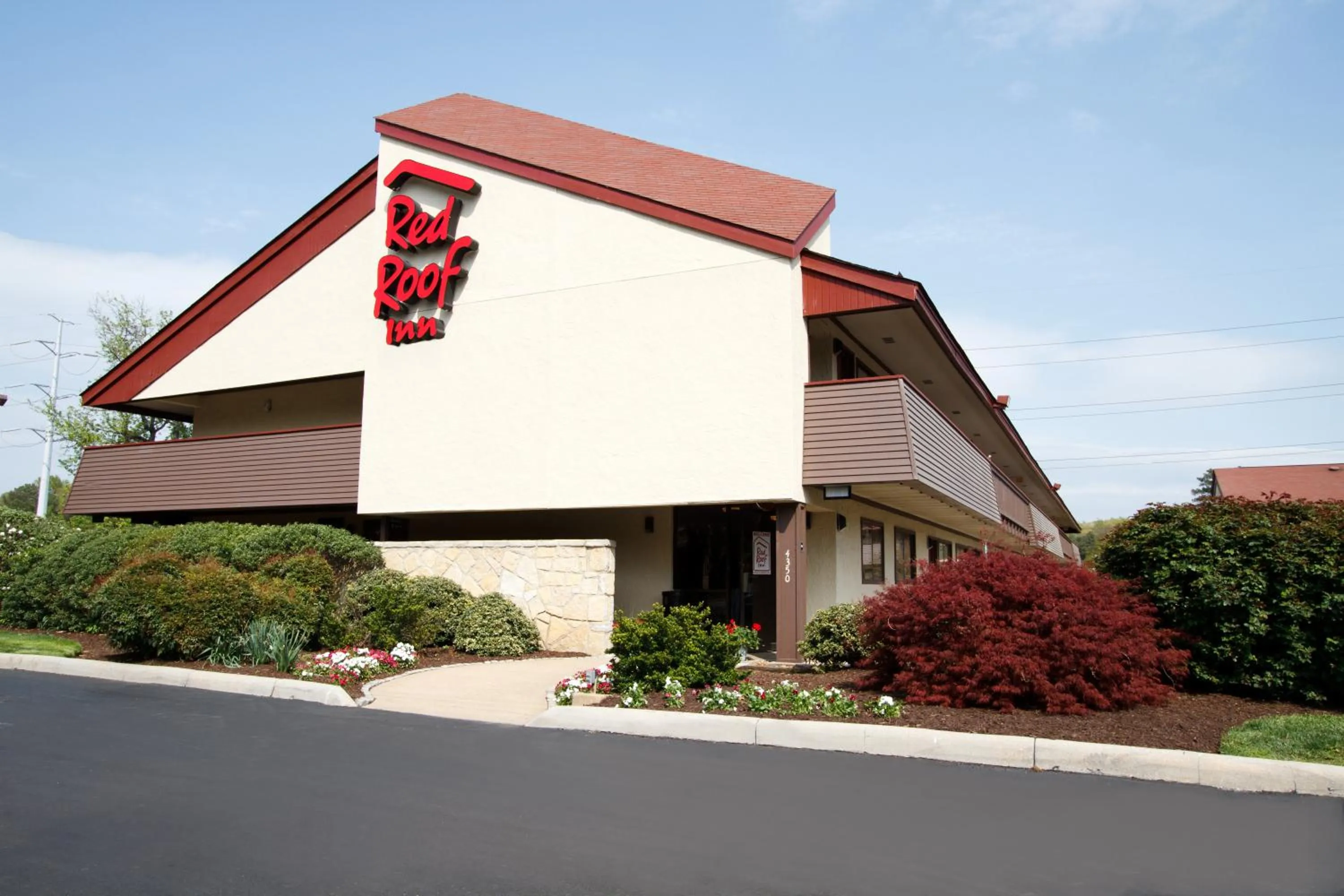 Property building in Red Roof Inn Parkersburg