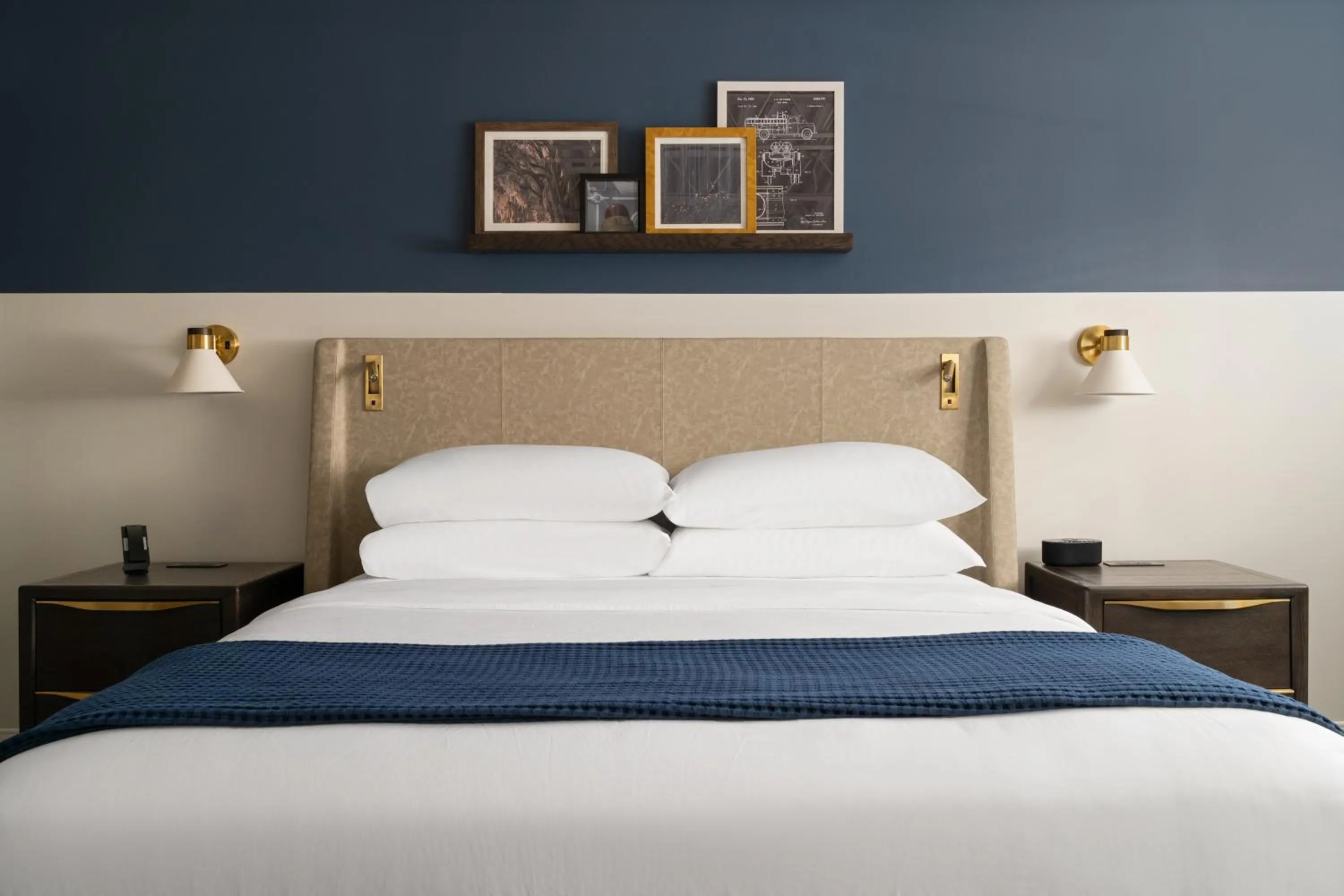 Deluxe King Room in The Lantern Hotel Columbia