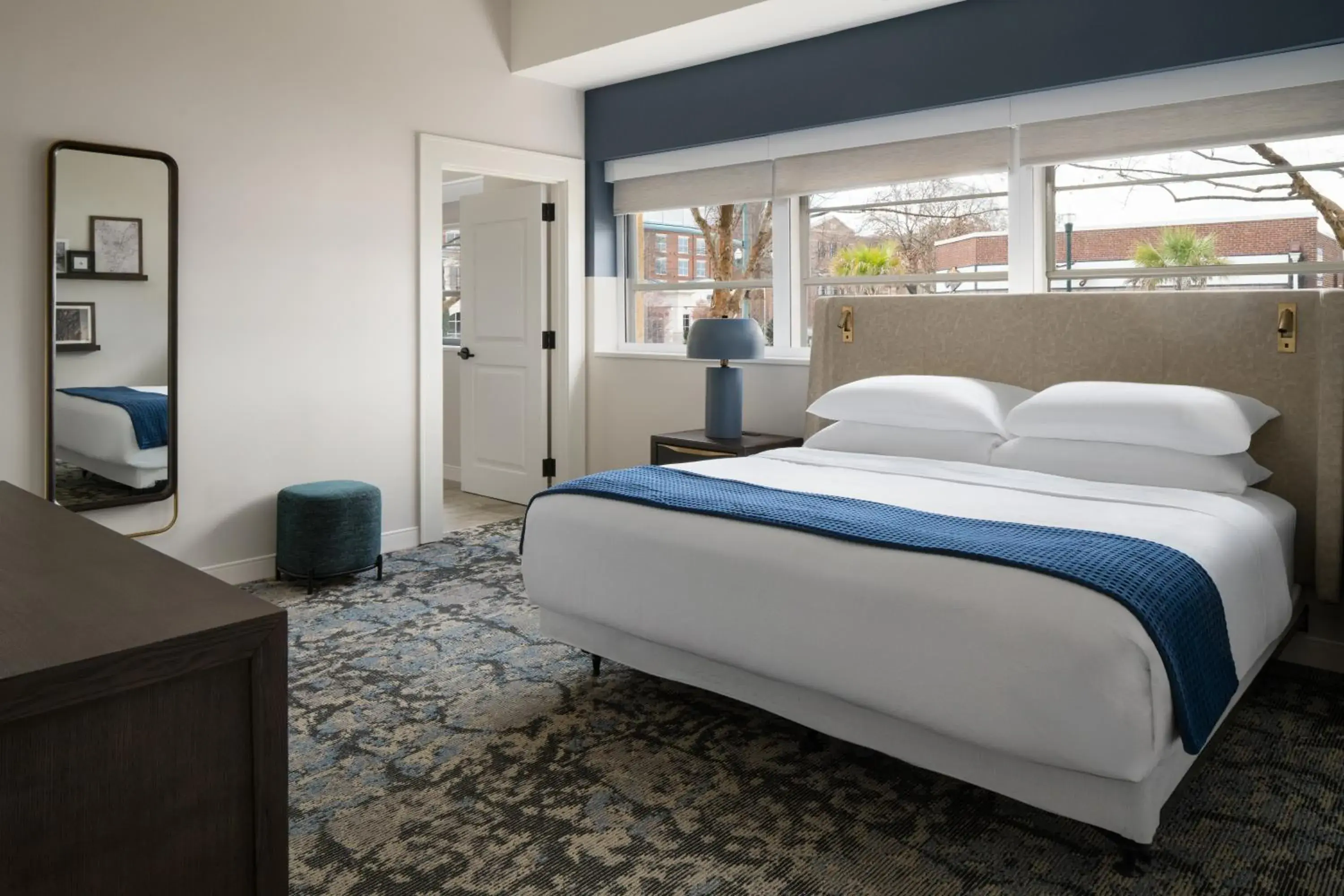 Deluxe King Room in The Lantern Hotel Columbia Deluxe King Room in The Lantern Hotel Columbia