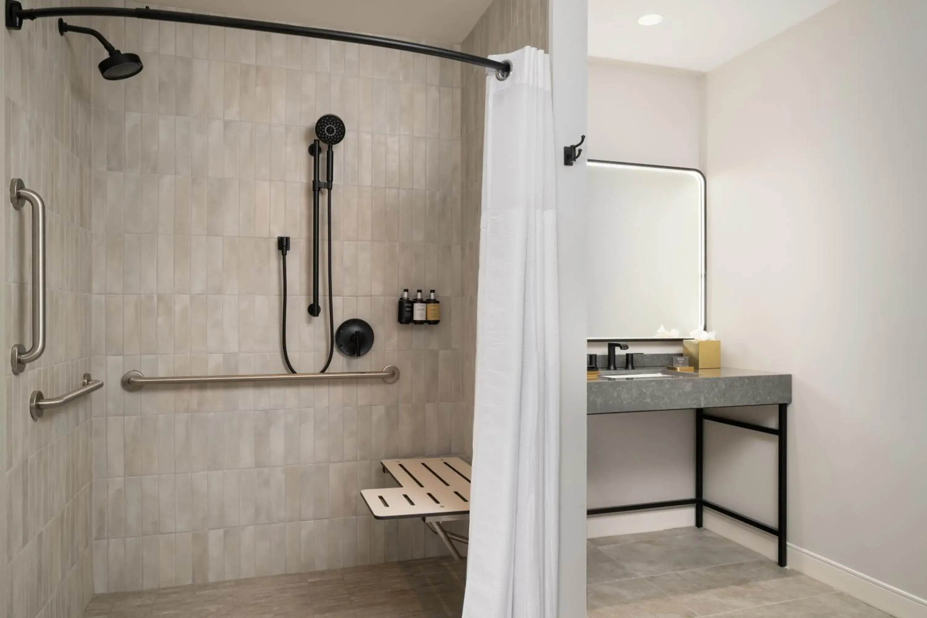 King Room - Disability Access in The Lantern Hotel Columbia King Room - Disability Access in The Lantern Hotel Columbia