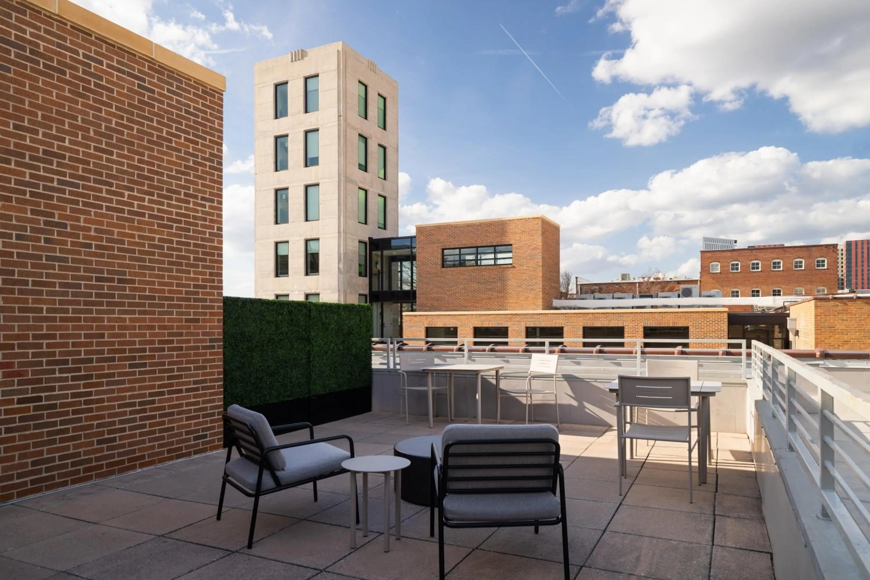 Suite with Terrace in The Lantern Hotel Columbia