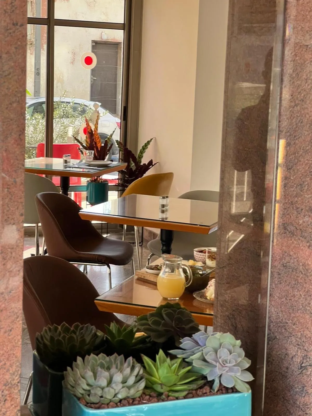 Restaurant/places to eat in Abratel Suites Hotel