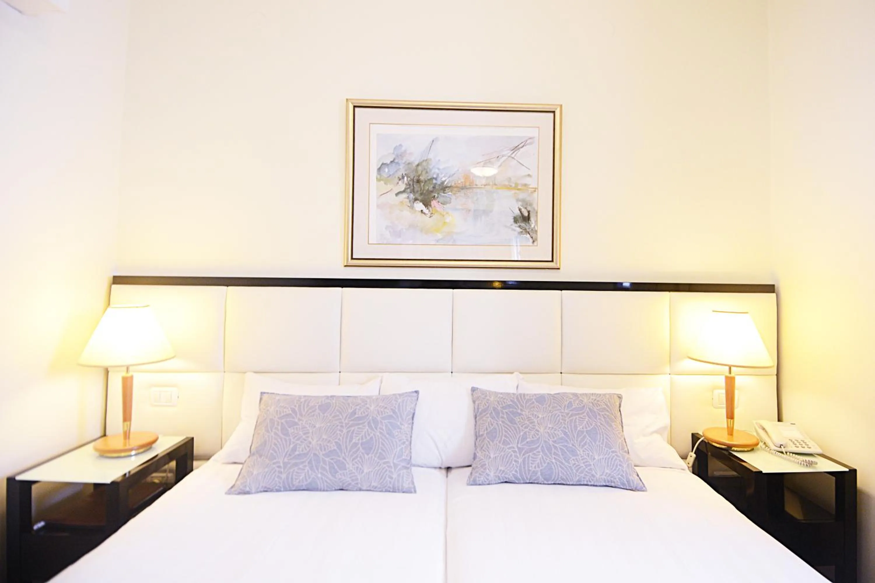 Photo of the whole room, Bed in Abratel Suites Hotel