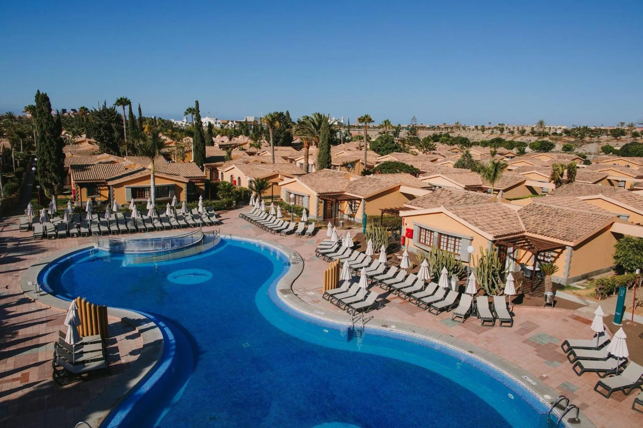 Swimming pool in Maspalomas Resort by Dunas