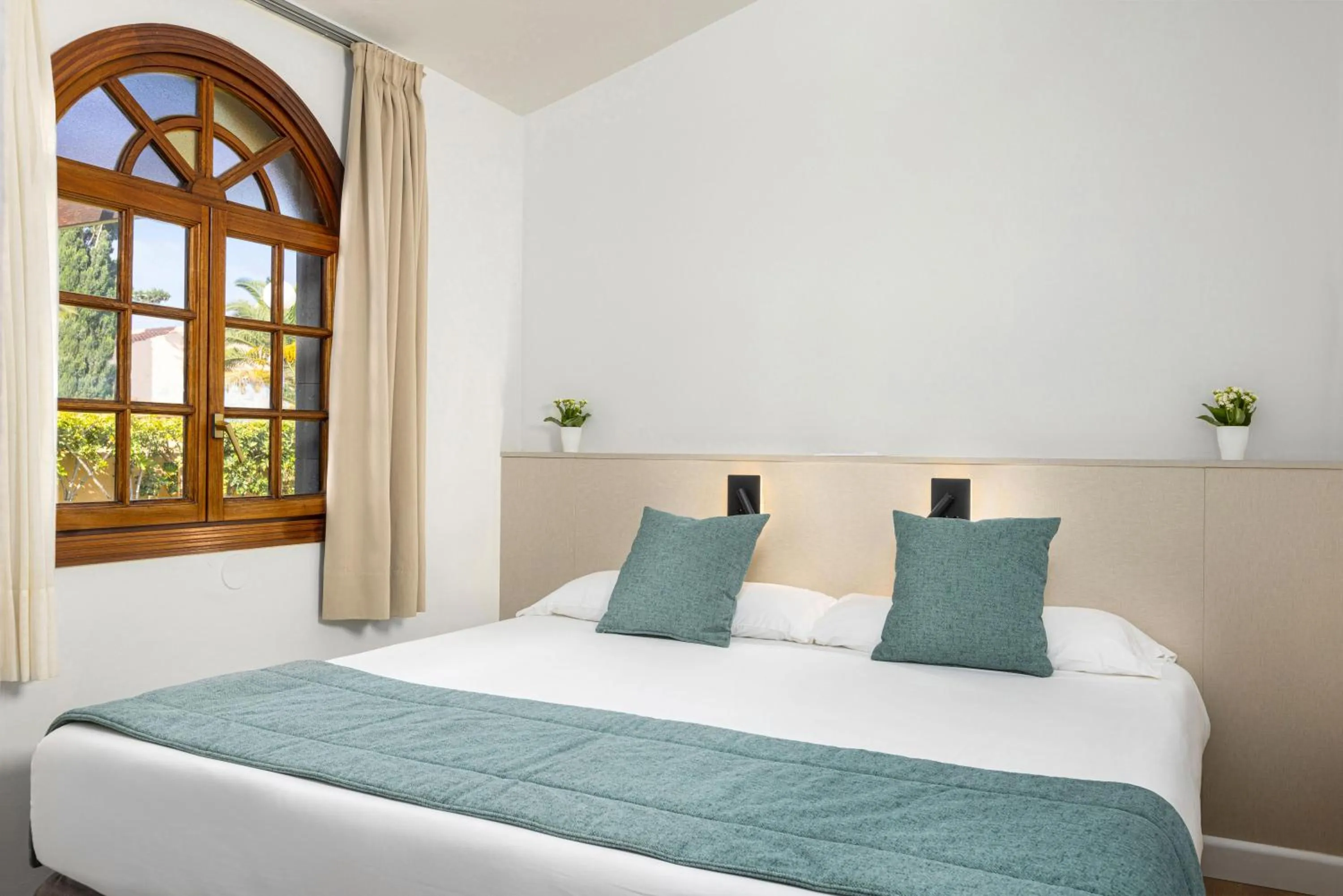 Photo of the whole room, Bed in Maspalomas Resort by Dunas