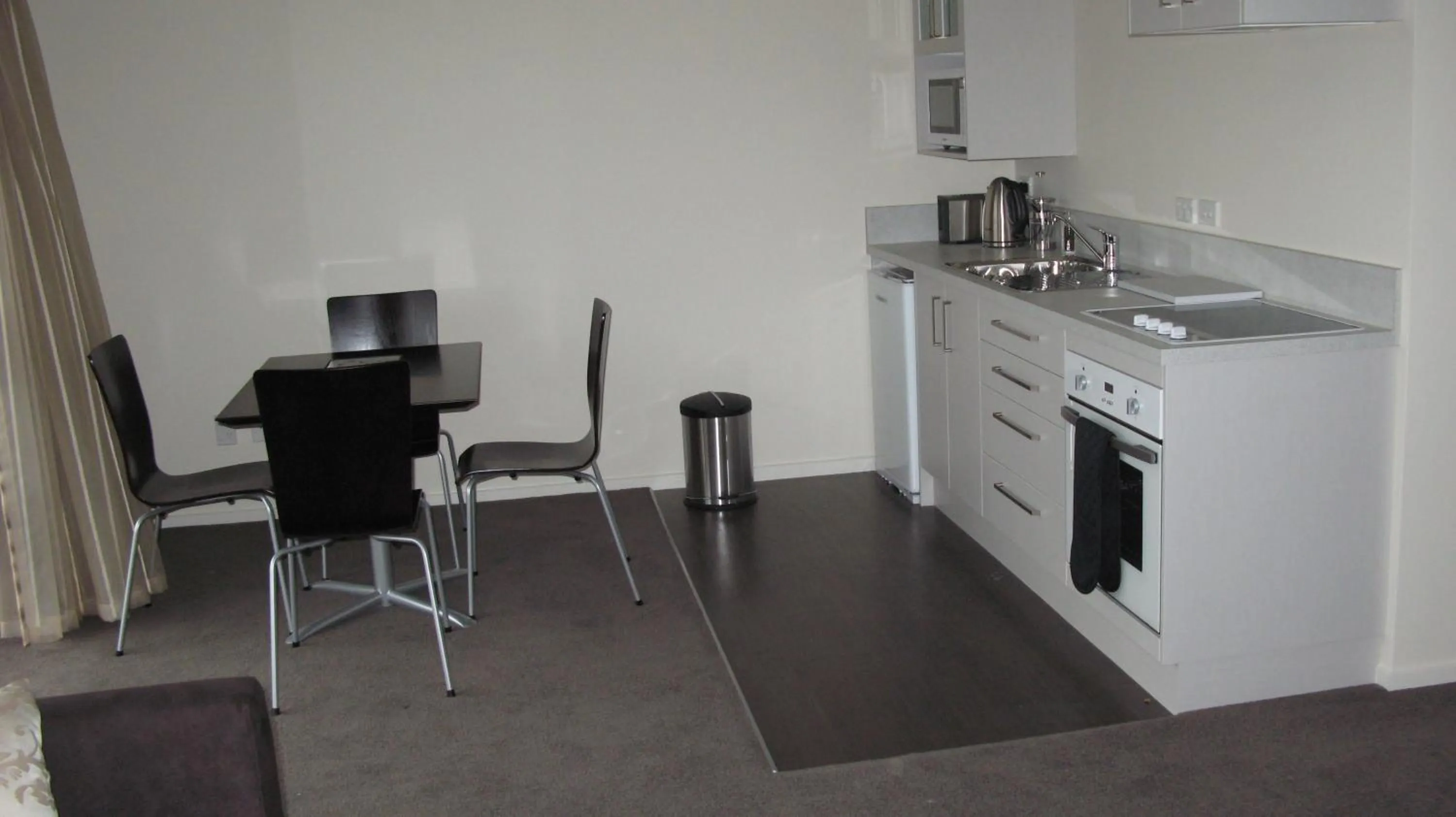 Kitchen or kitchenette in Pegasus Gateway Motels & Apartments