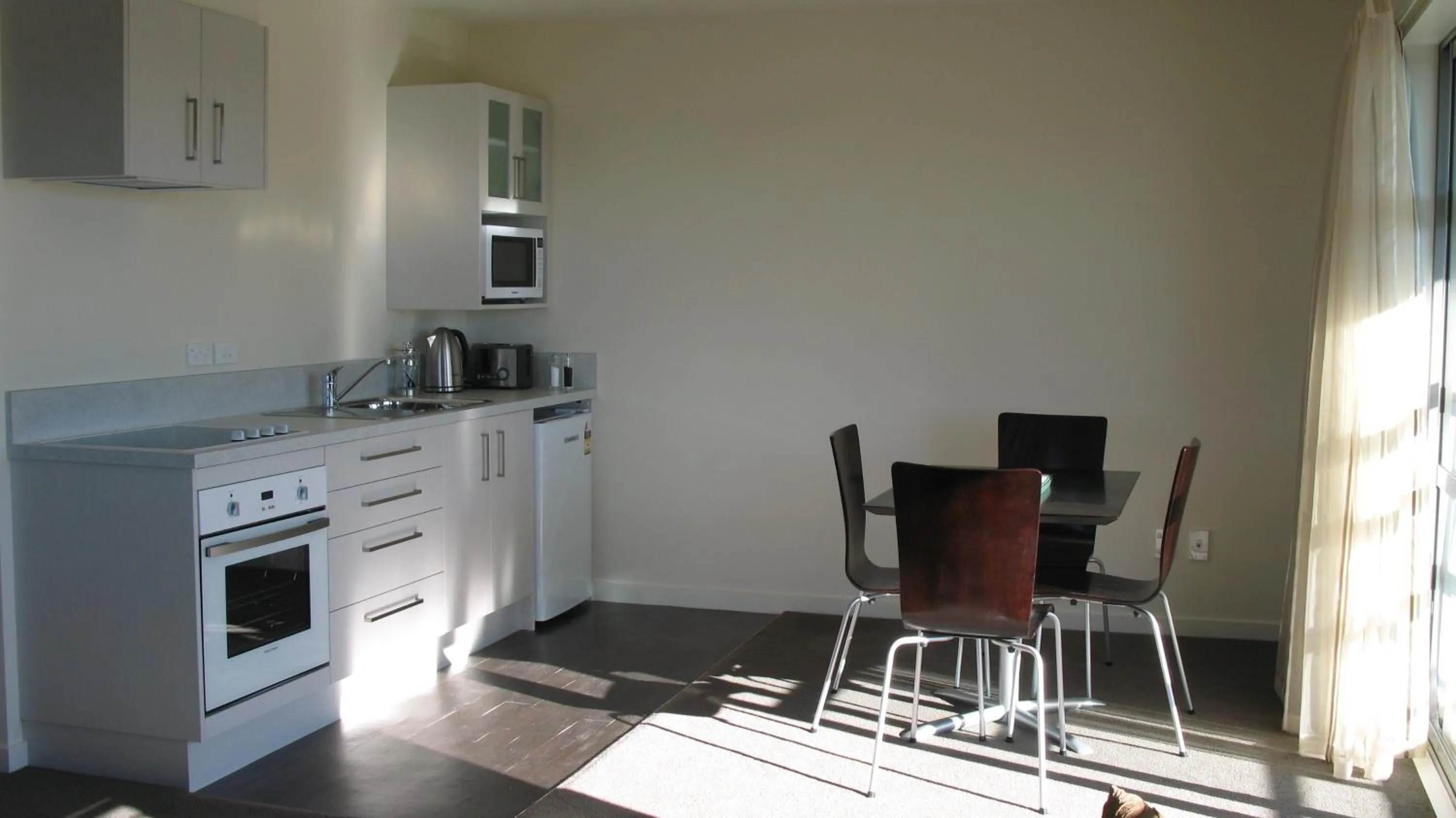 Kitchen or kitchenette in Pegasus Gateway Motels & Apartments