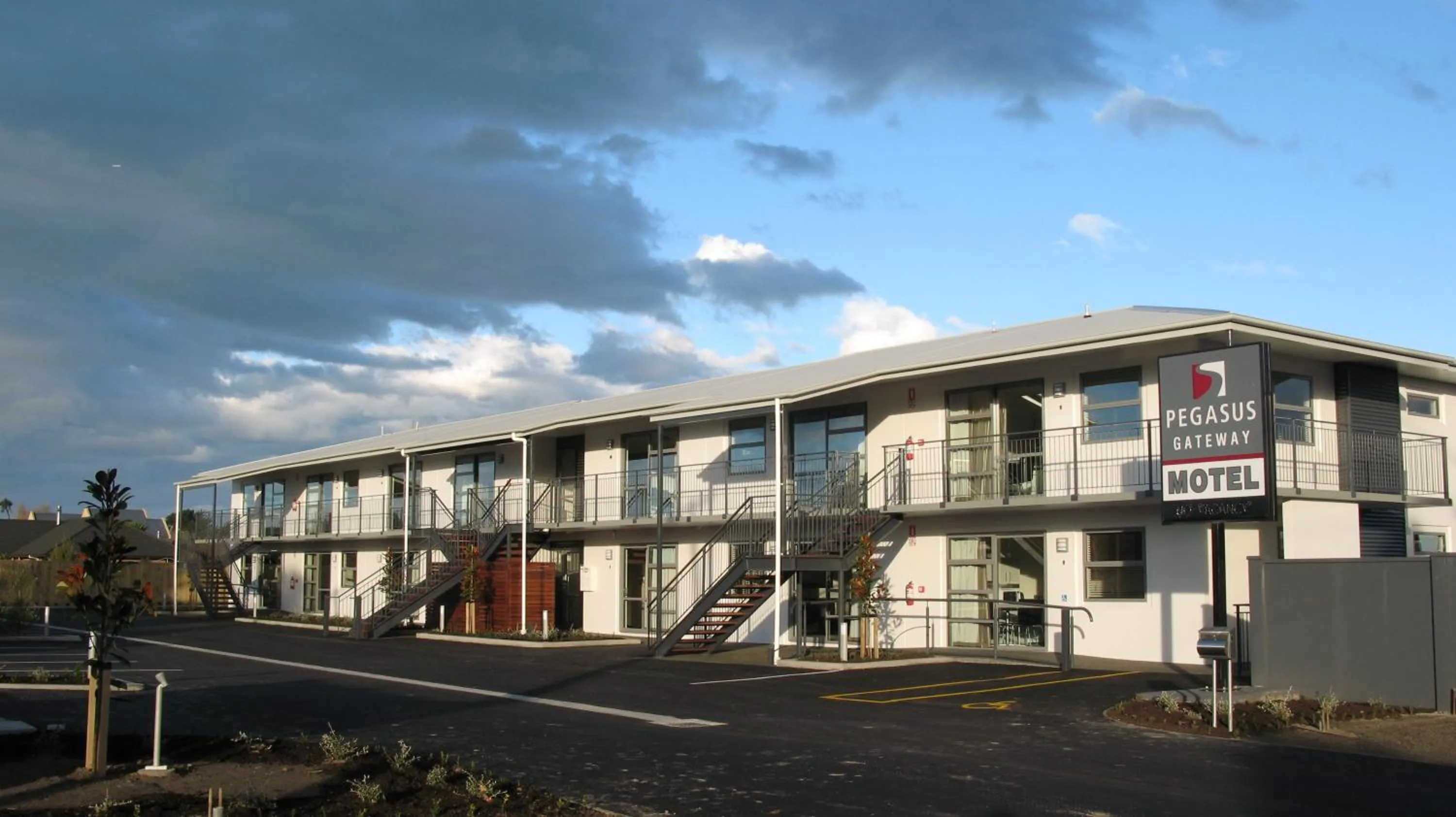 Property building in Pegasus Gateway Motels & Apartments