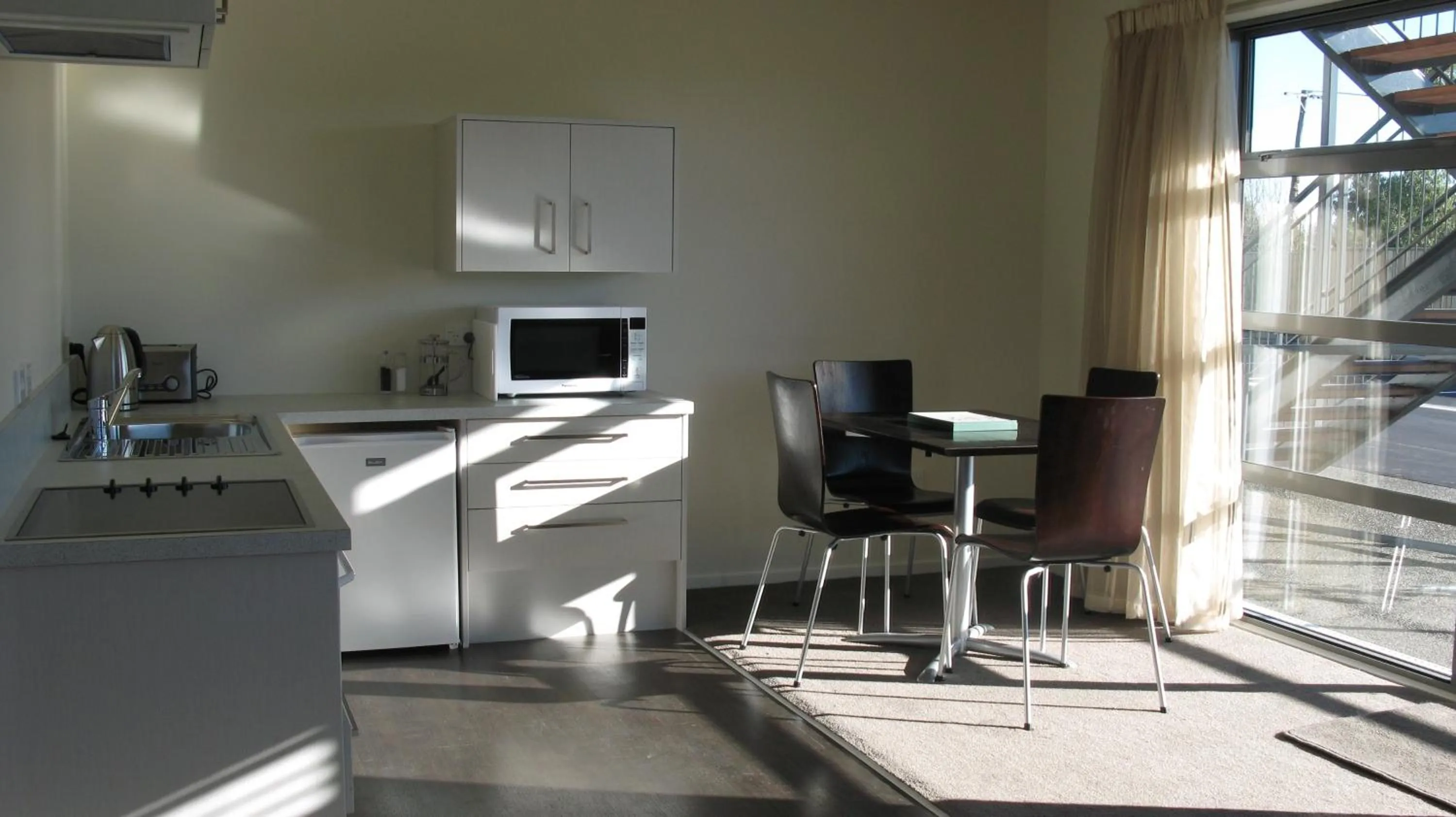Kitchen or kitchenette in Pegasus Gateway Motels & Apartments