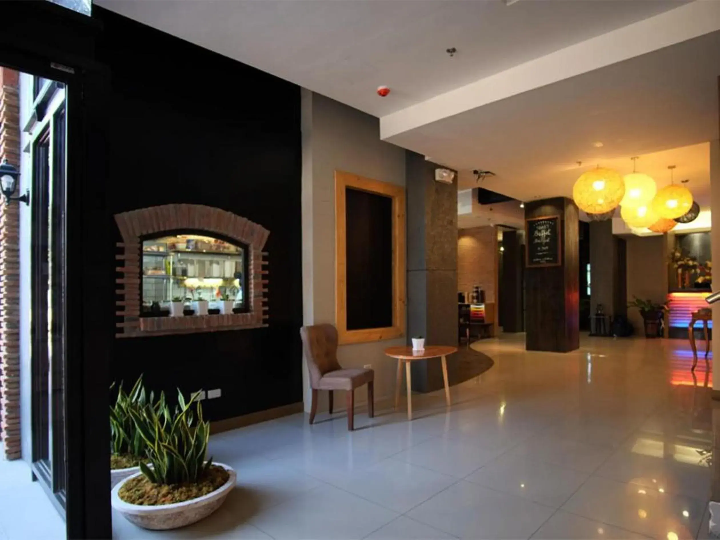 Lobby or reception in Cuarto Hotels Cebu Lobby or reception in Cuarto Hotels Cebu