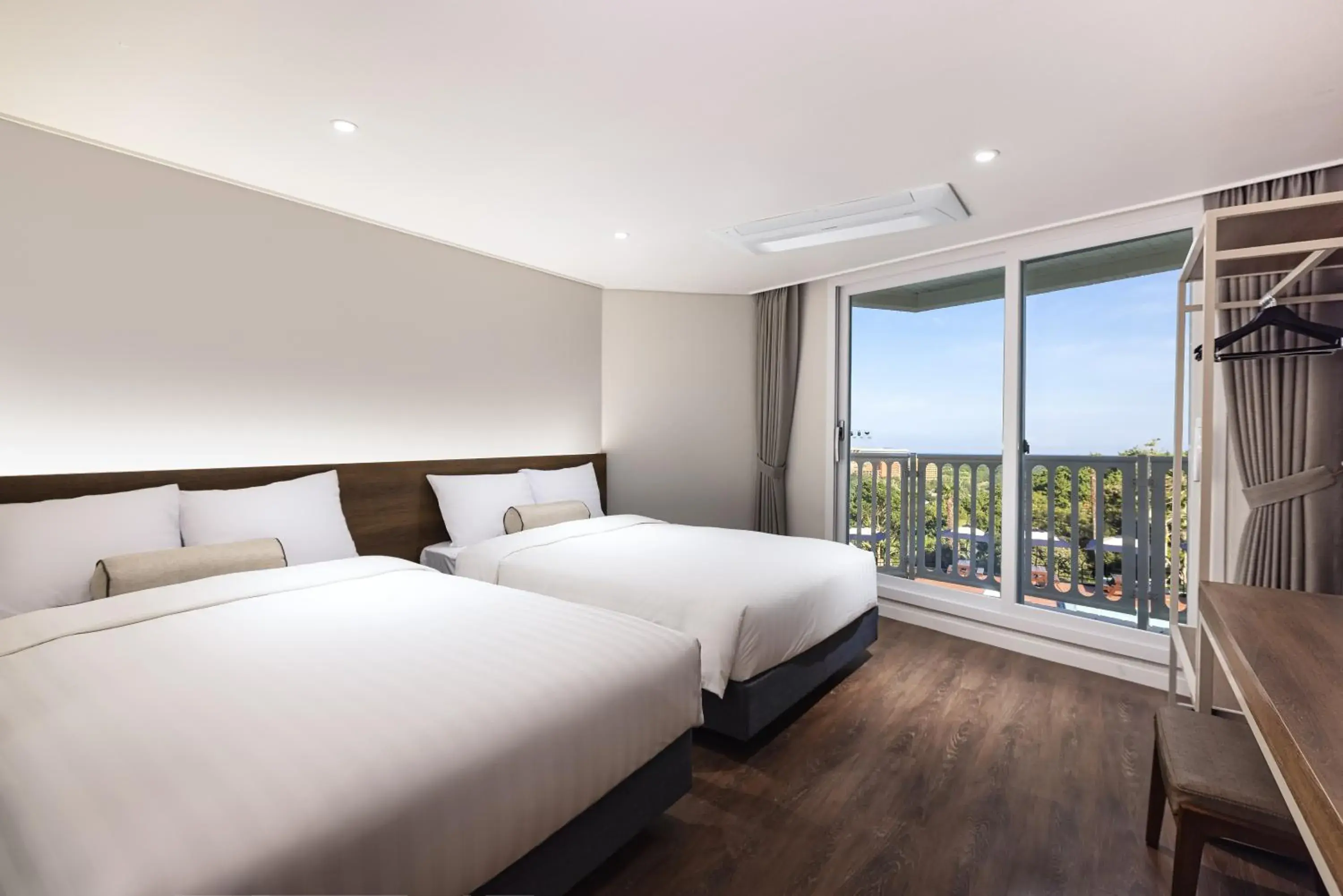 Photo of the whole room, Bed in Kensington Resort Jeju Jungmun Photo of the whole room, Bed in Kensington Resort Jeju Jungmun