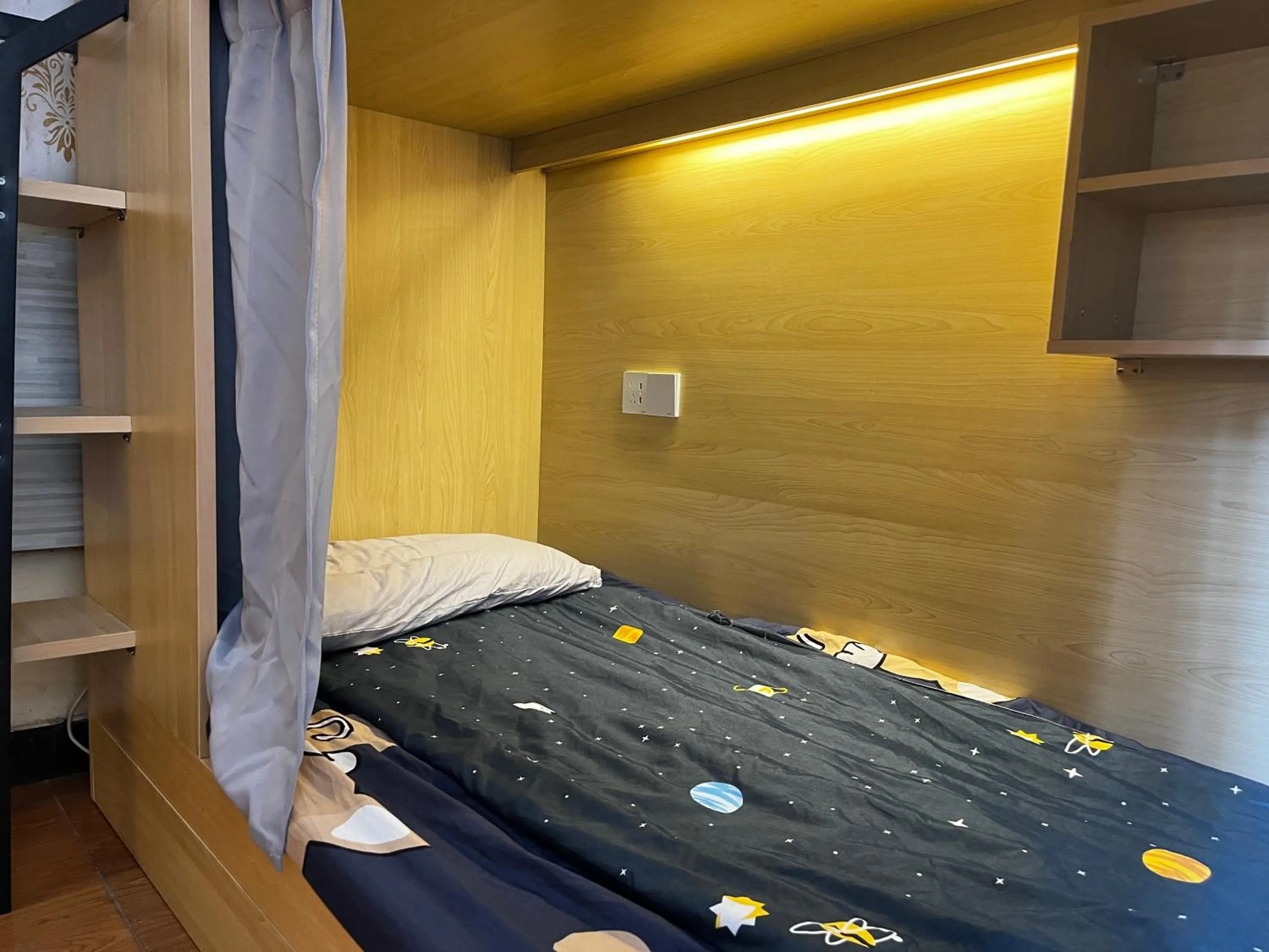 bunk bed, Bed in Notting Hill Hostel