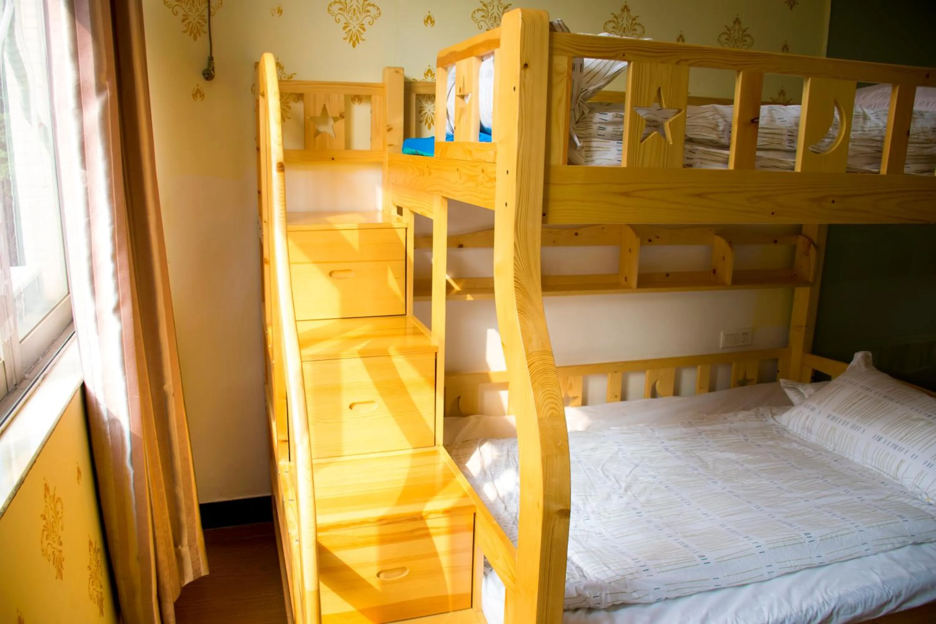 Decorative detail, Bed in Notting Hill Hostel