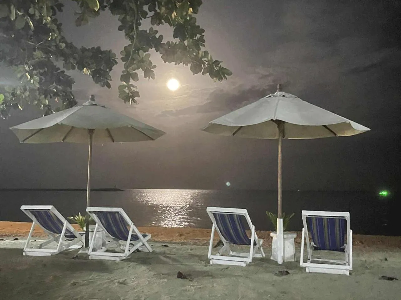 Beach in Ban Krut Resort