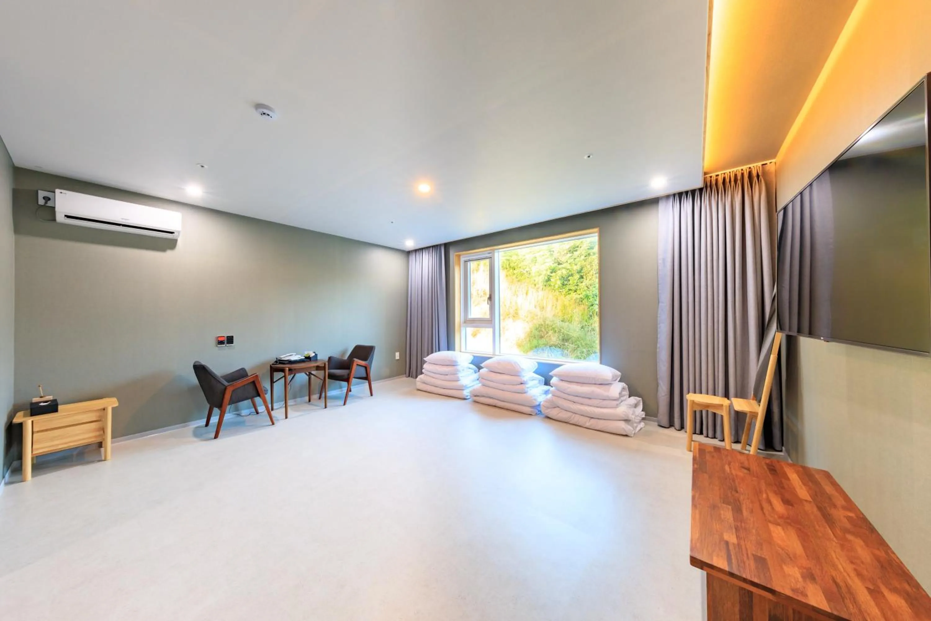 [Free Continental Breakfast for 2]Deluxe Korean Ondol Room in Gaon Resort Byeongsan