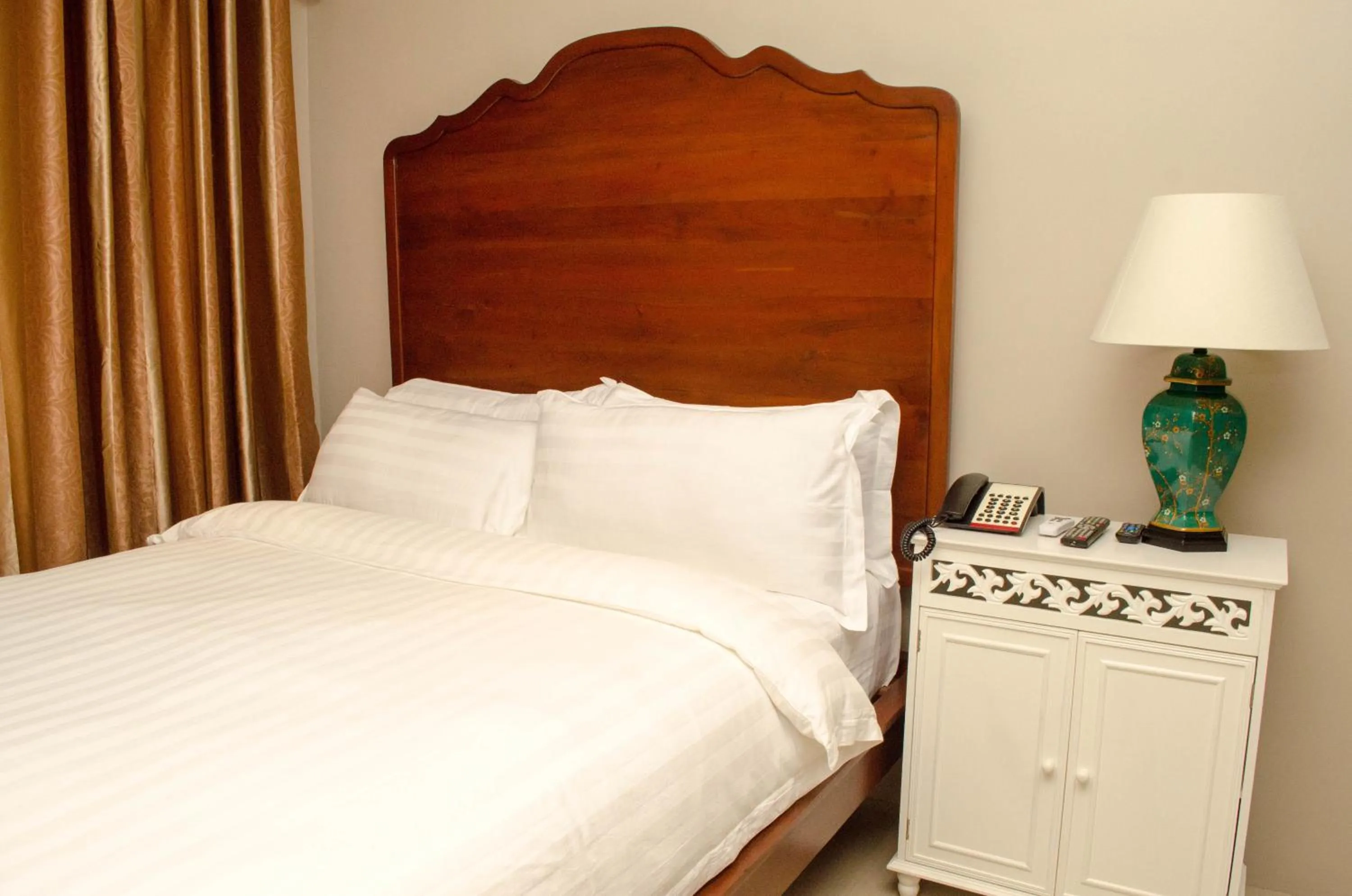 Bedroom, Bed in Ritz Hotel Angeles