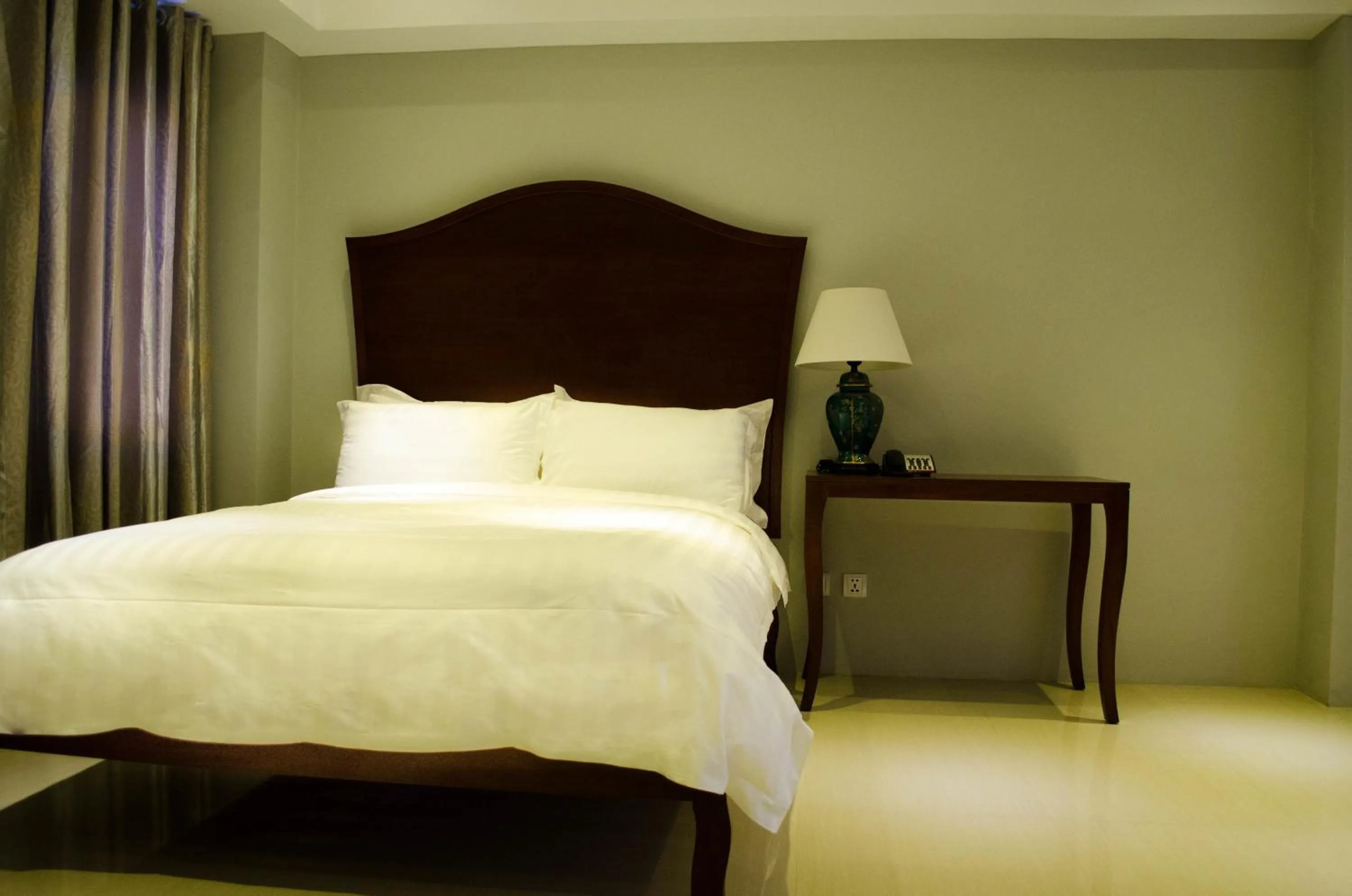 Bedroom, Bed in Ritz Hotel Angeles