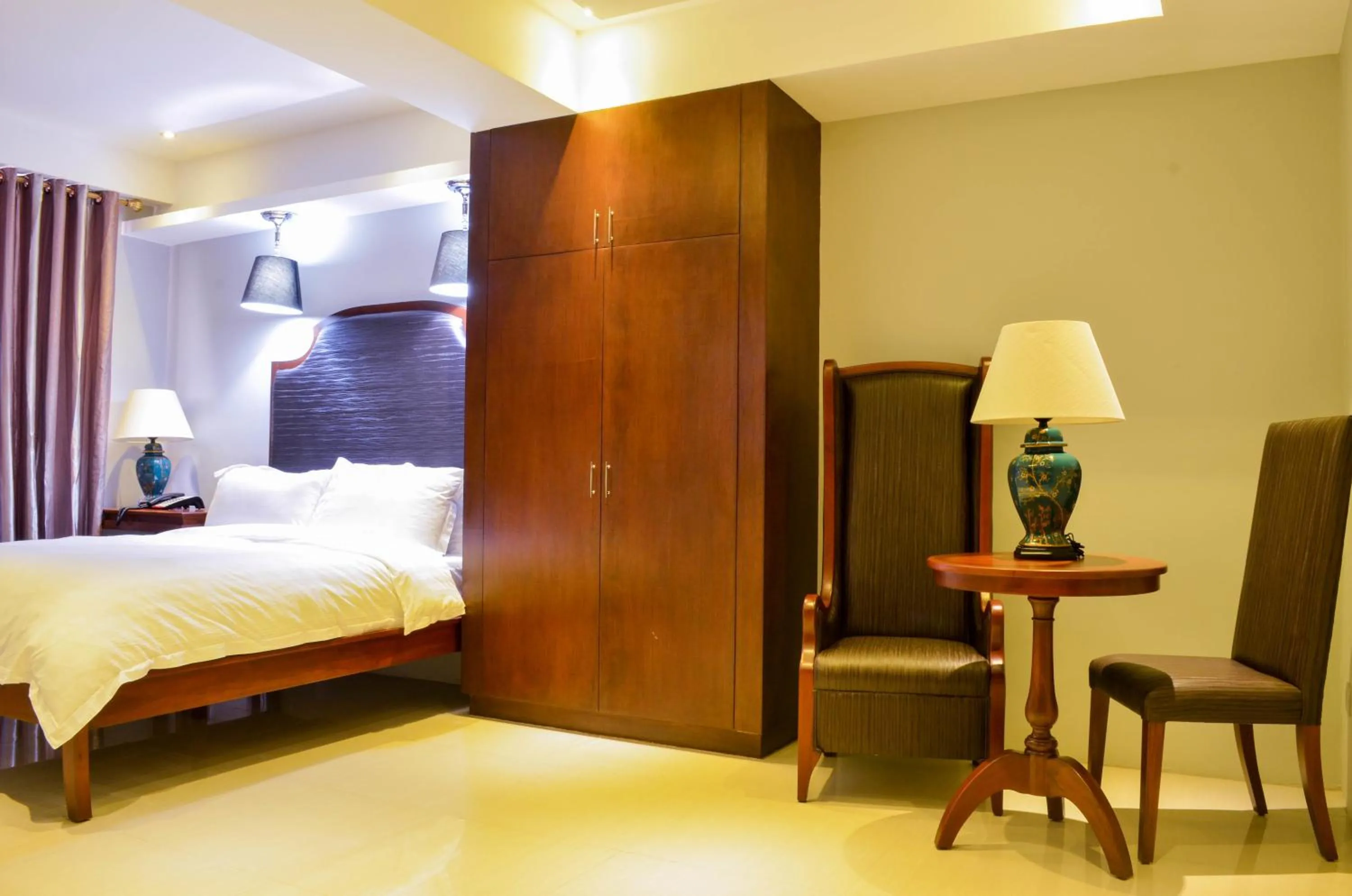 Bedroom, Bed in Ritz Hotel Angeles