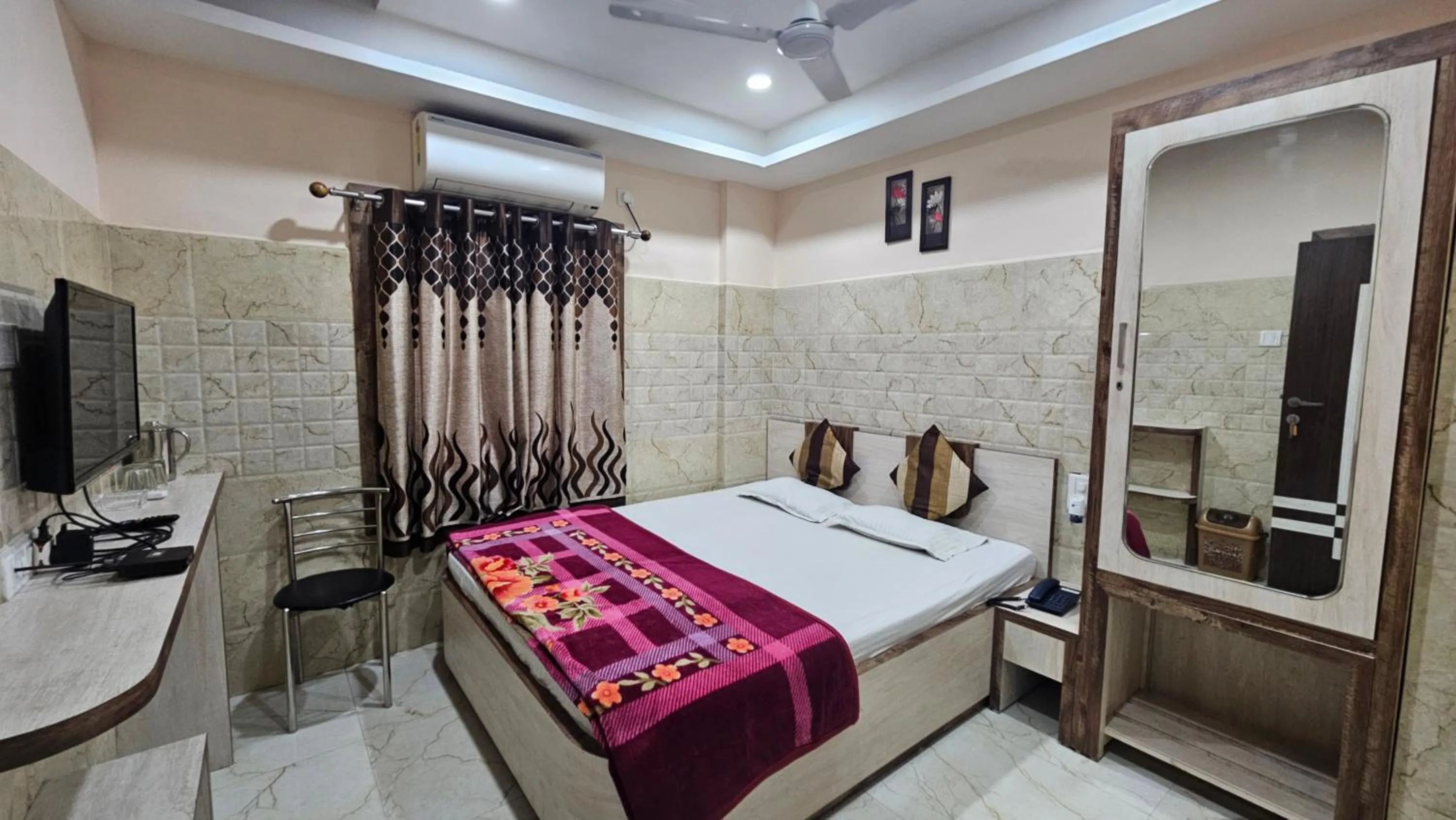 Bedroom, Bed in Hotel Prince B