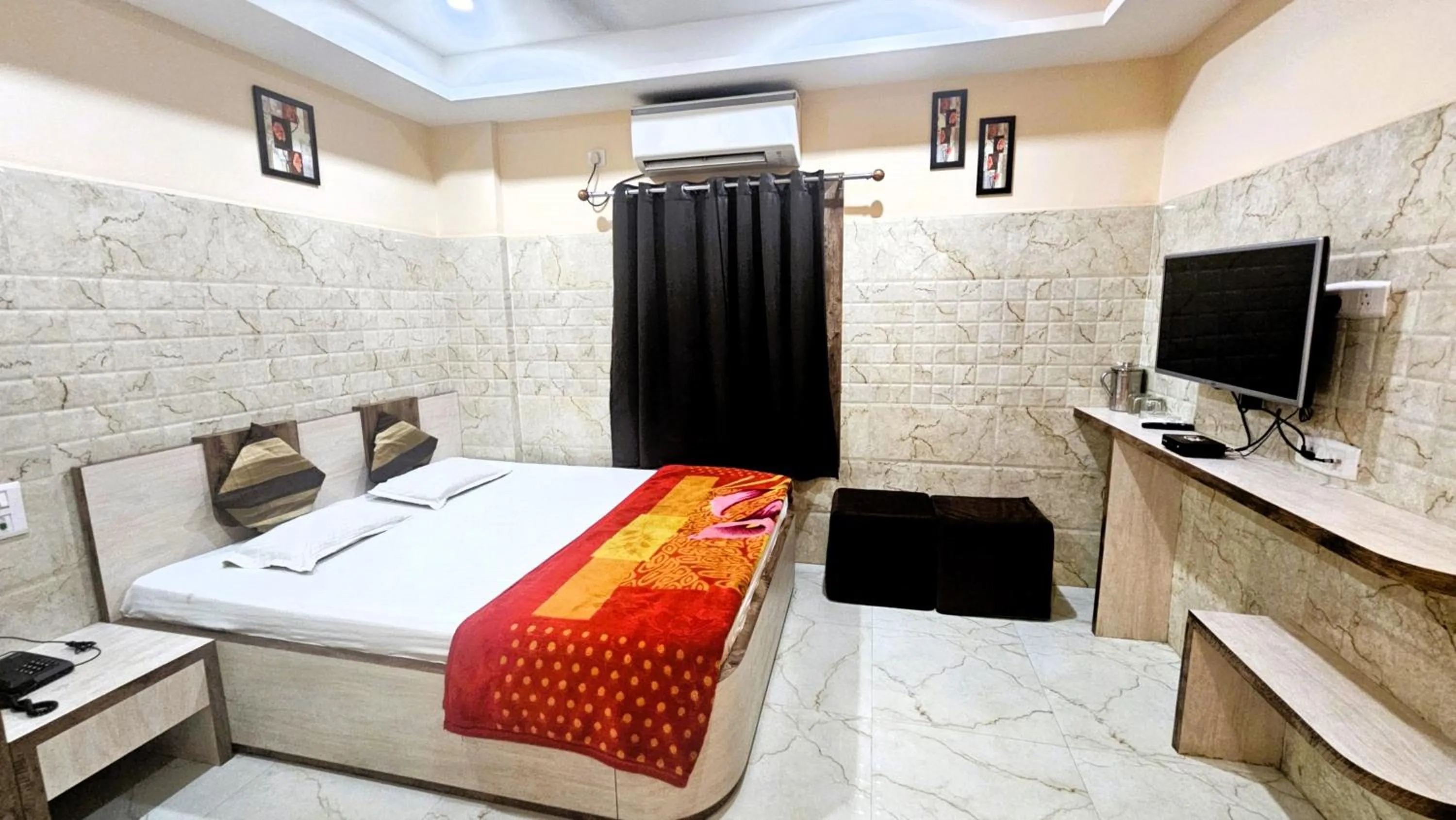 Bedroom, Bed in Hotel Prince B