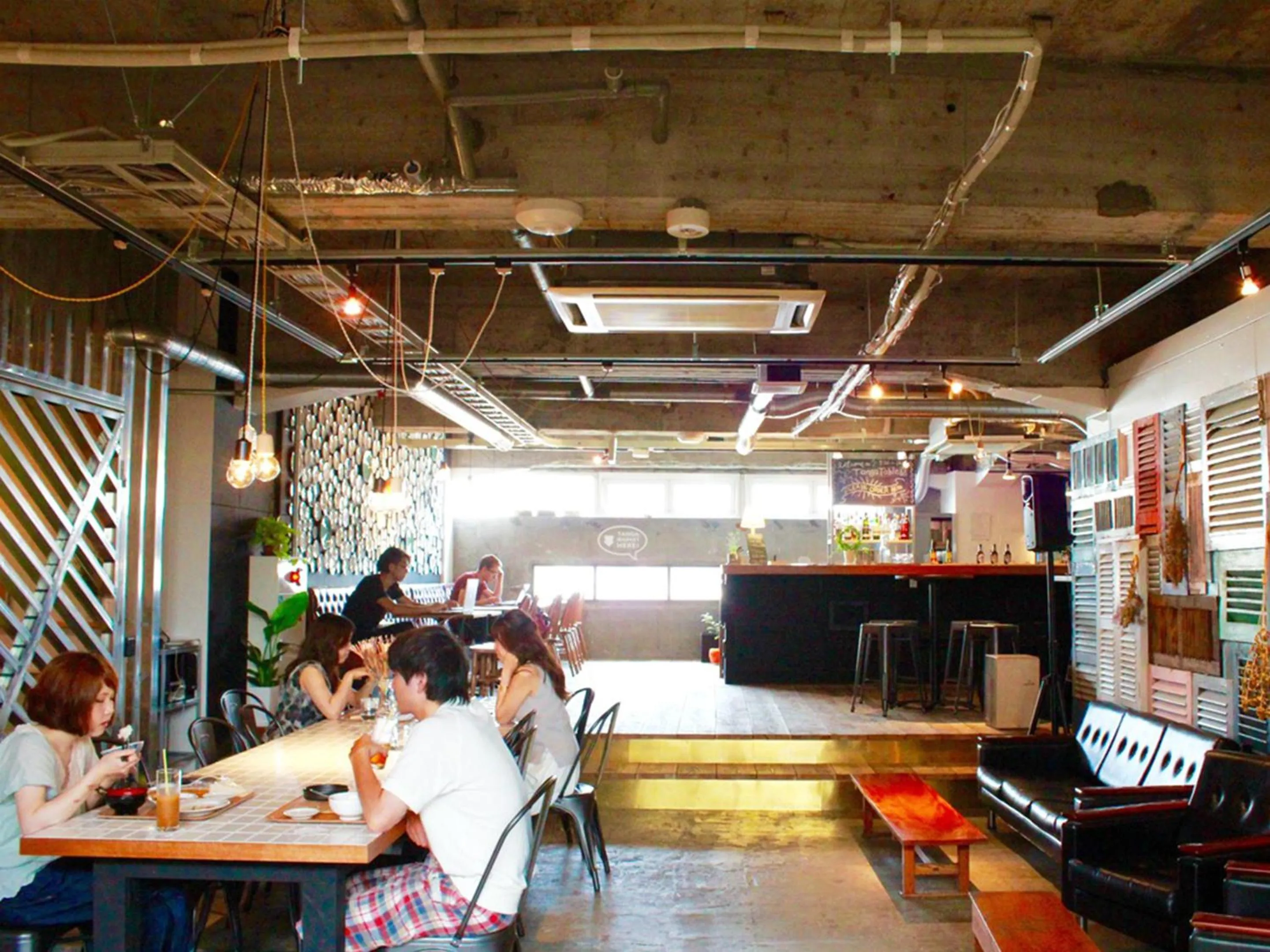 Dining area in Hostel TangaTable