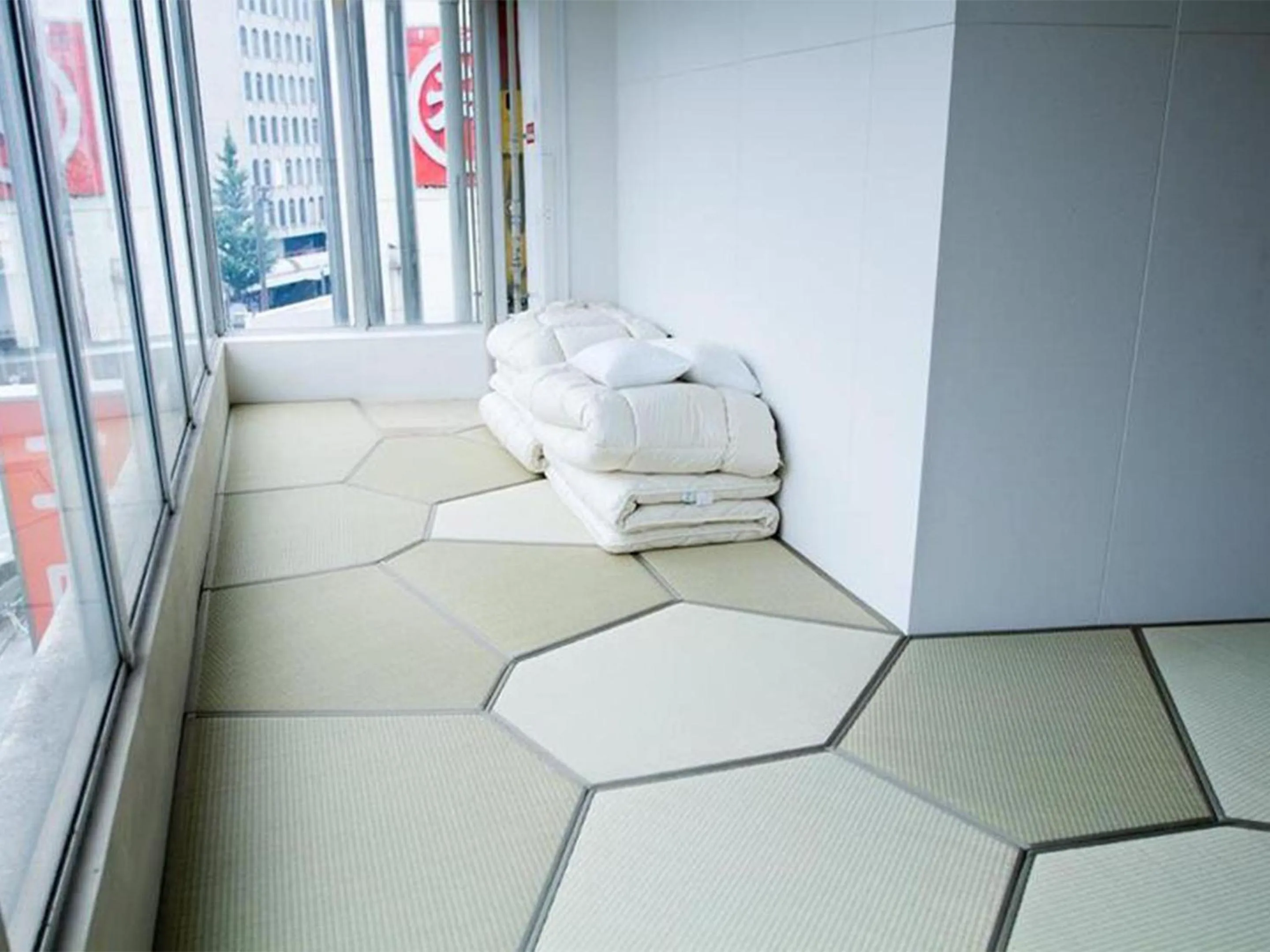 Area and facilities in Hostel TangaTable