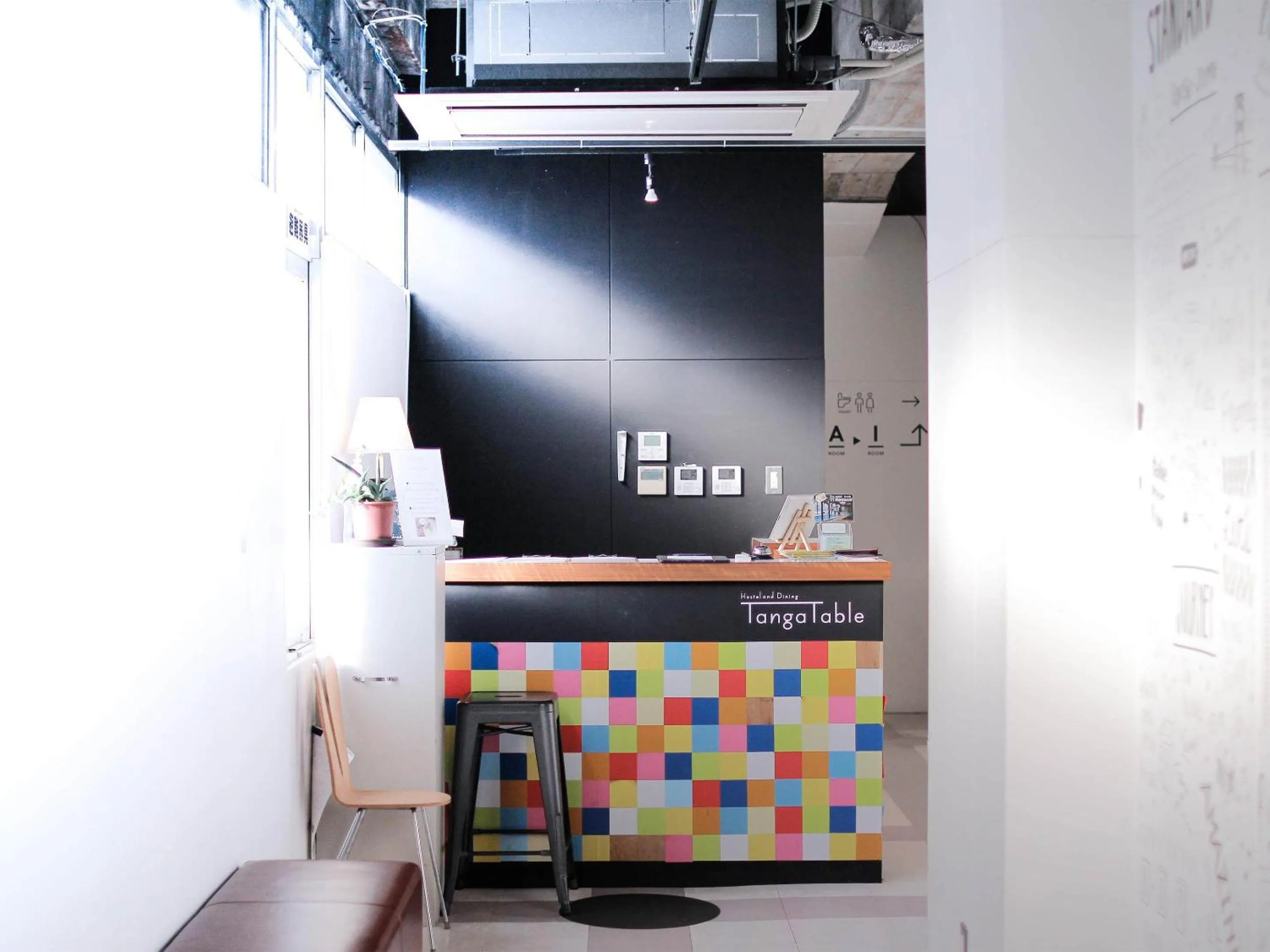 Lobby or reception in Hostel TangaTable