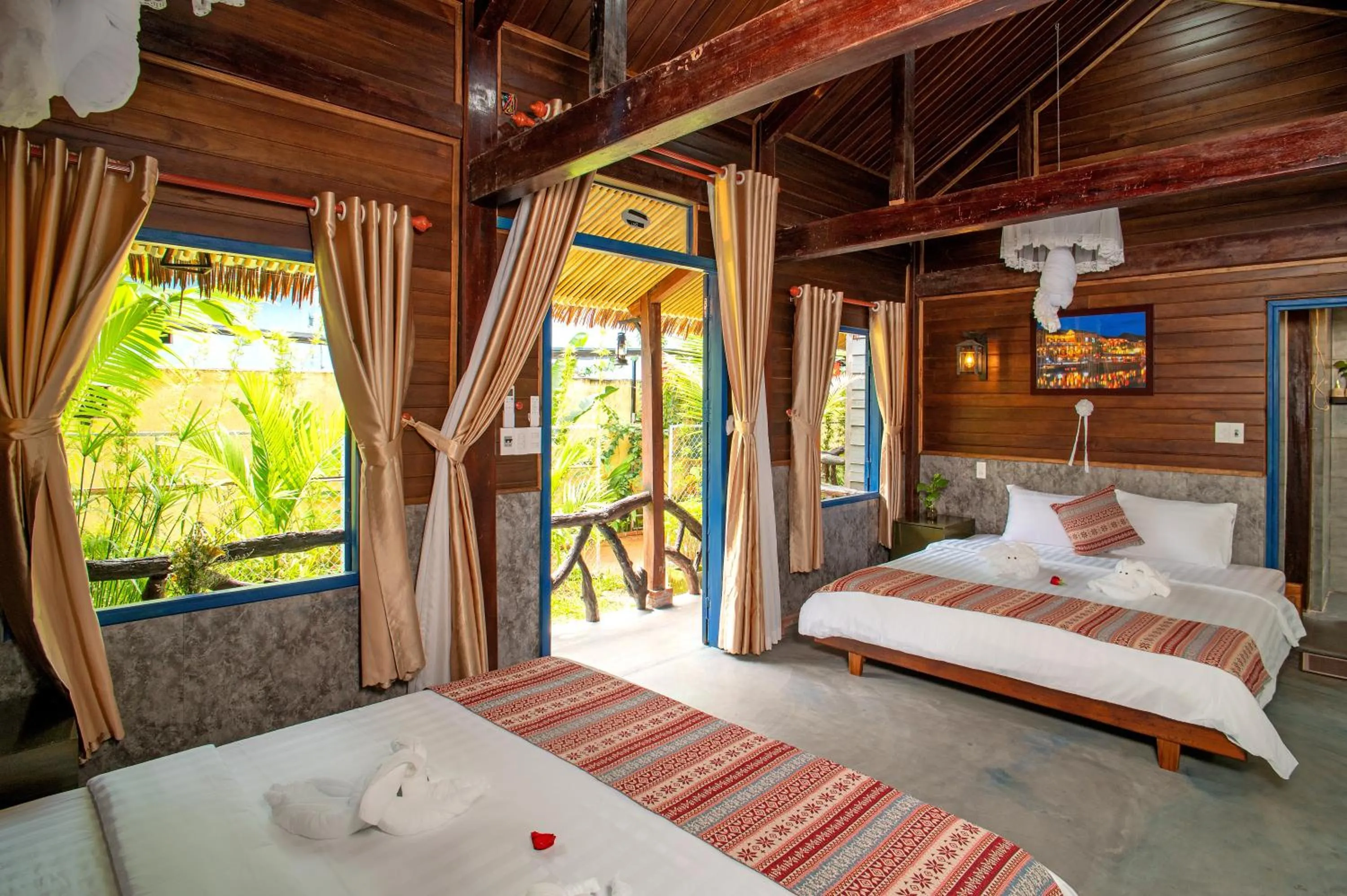 Photo of the whole room, Bed in Memories Hoi An Villa