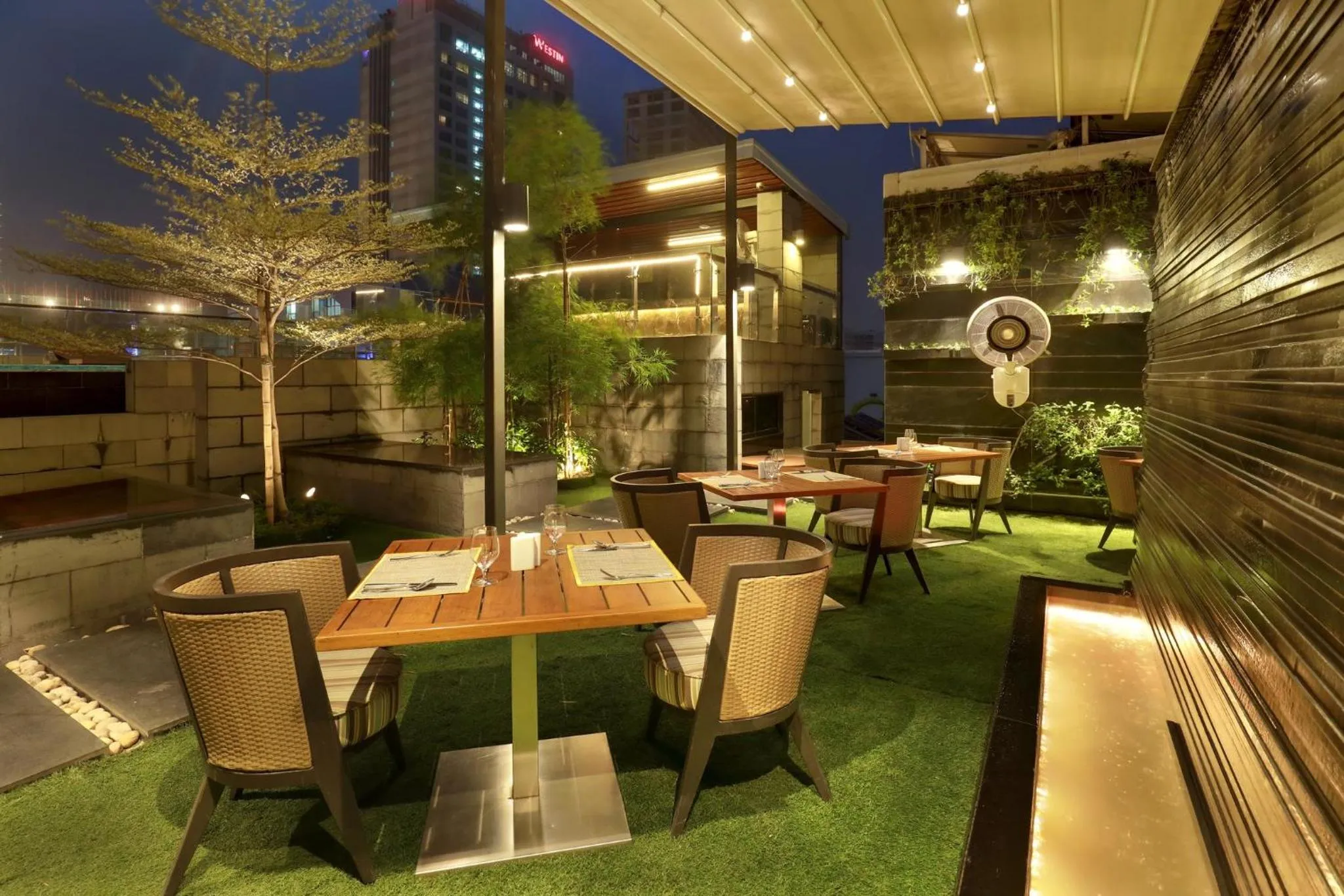 Restaurant/places to eat in Crowne Plaza Dhaka Gulshan by IHG