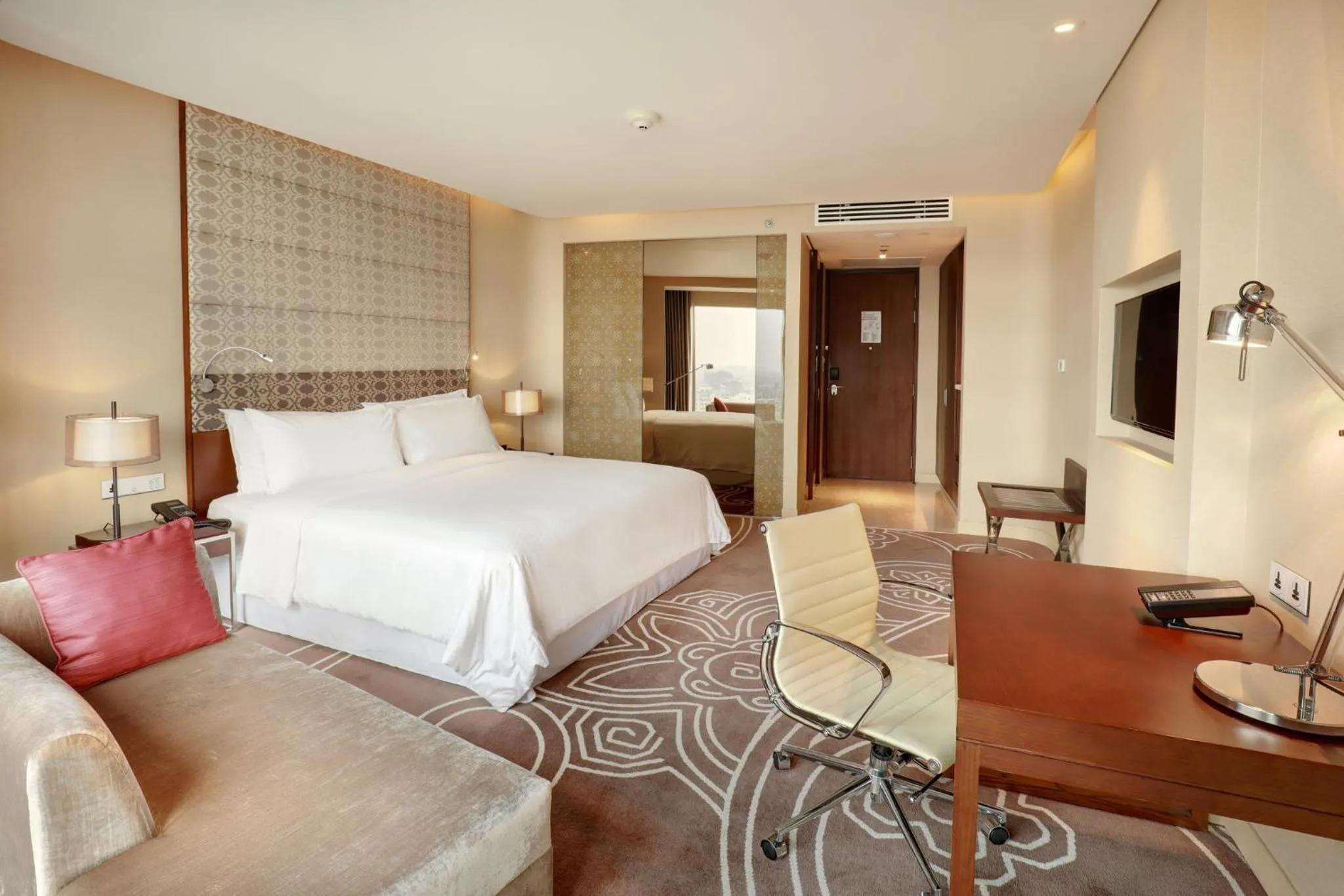 Photo of the whole room, Bed in Crowne Plaza Dhaka Gulshan by IHG
