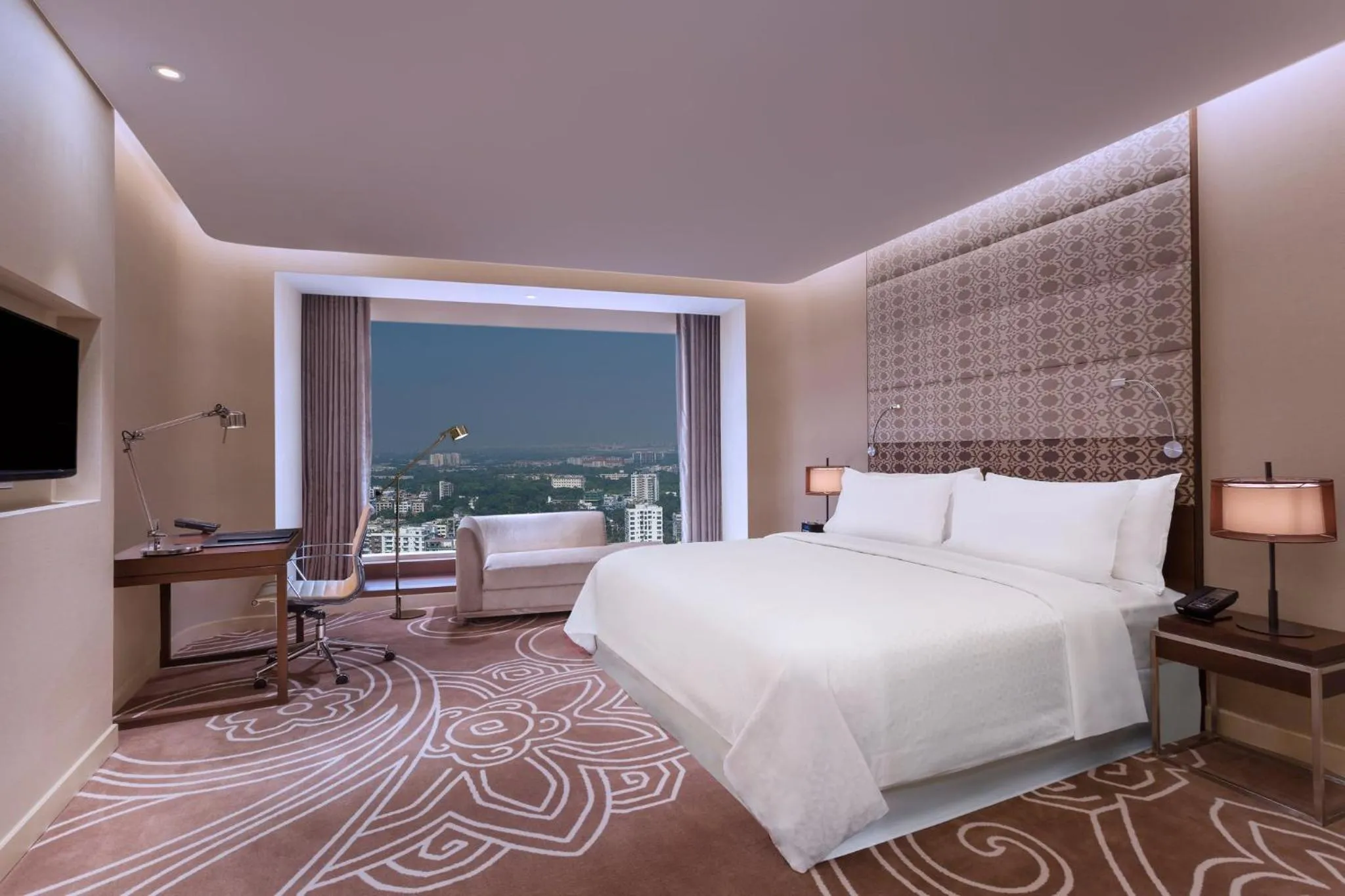 Photo of the whole room, Bed in Crowne Plaza Dhaka Gulshan by IHG