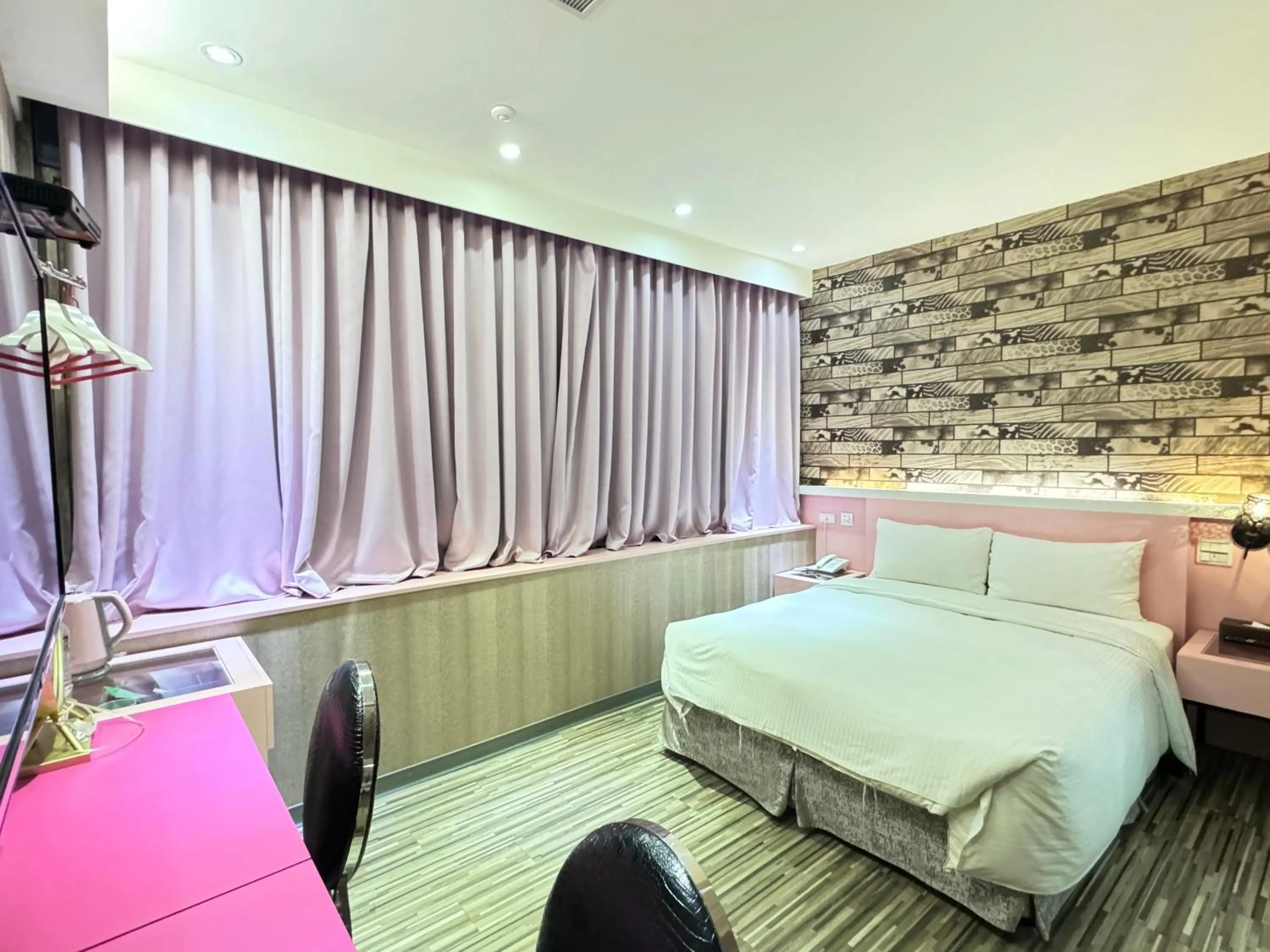 bunk bed, Bed in 191 Hotel