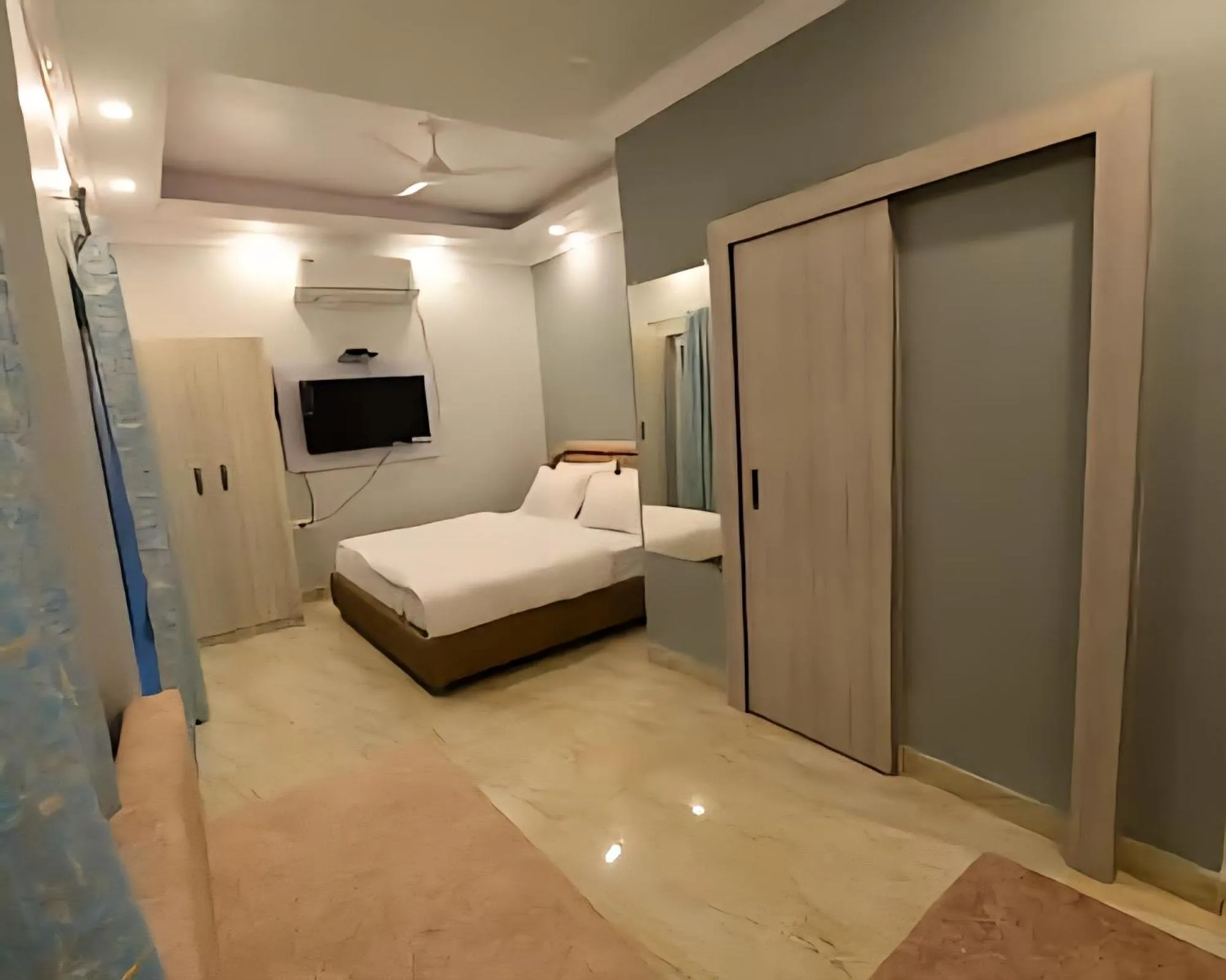 Bed in Hotel The Lake Castle, Ranchi, Jharkhand