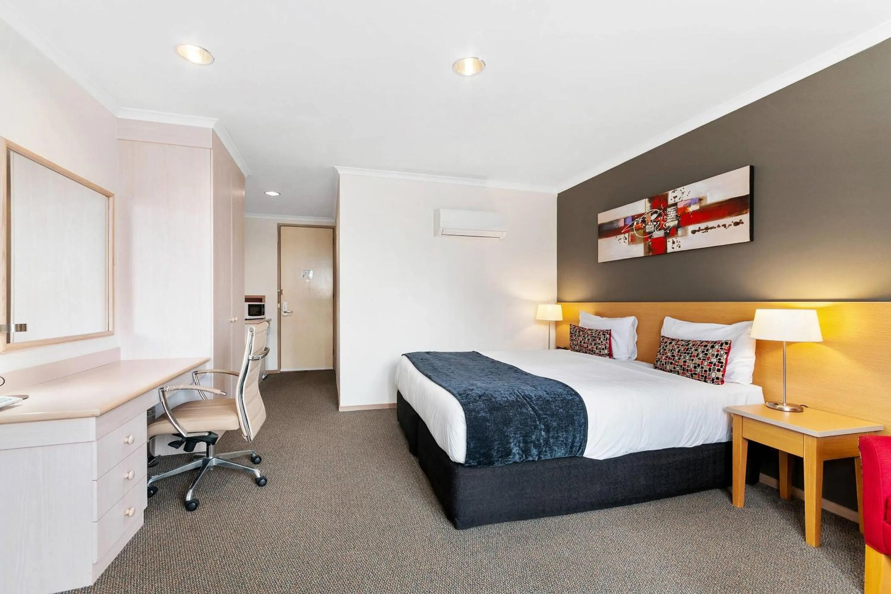 Bedroom, Bed in Quality Inn & Suites Traralgon