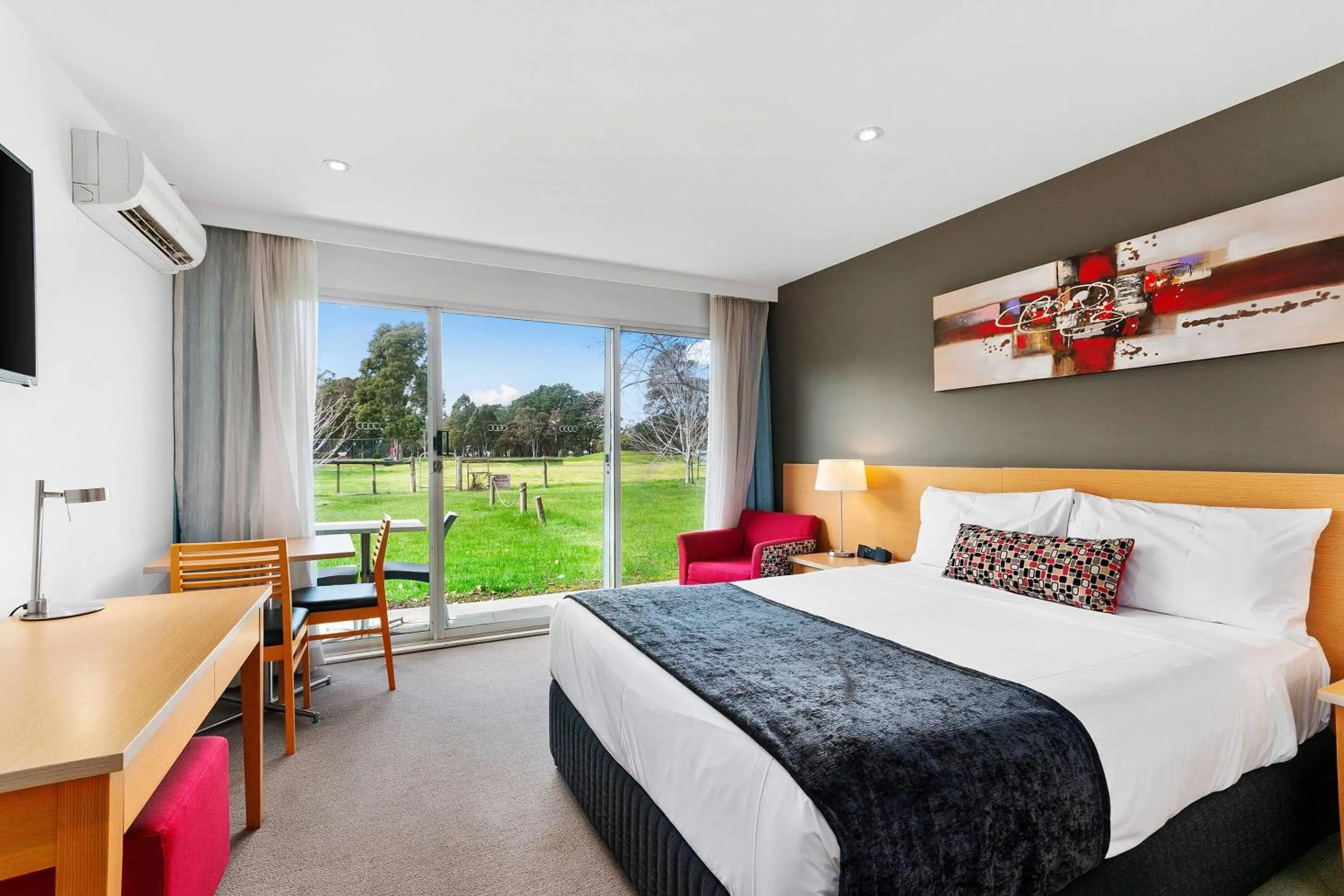 Bedroom, Bed in Quality Inn & Suites Traralgon