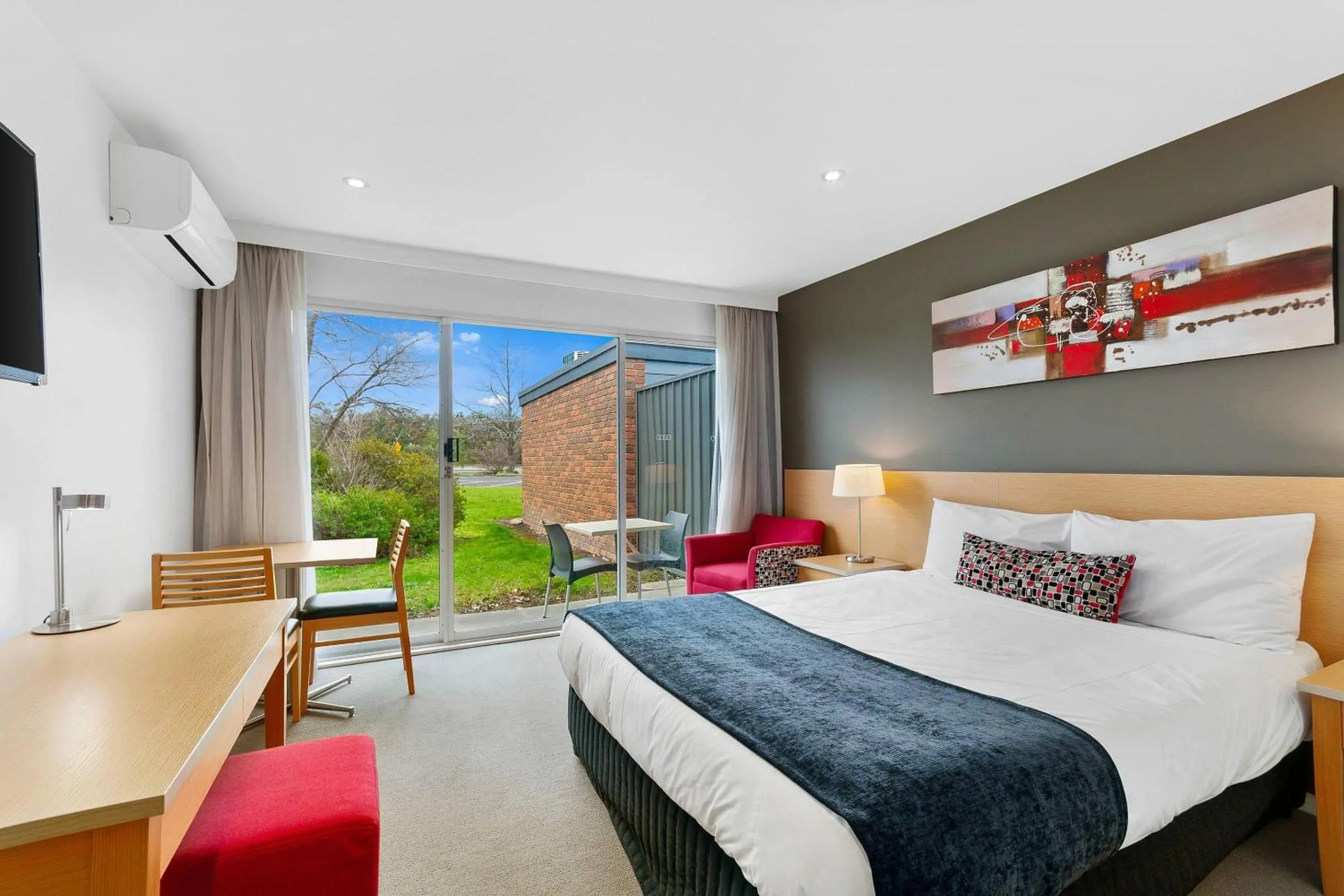 Bedroom, Bed in Quality Inn & Suites Traralgon