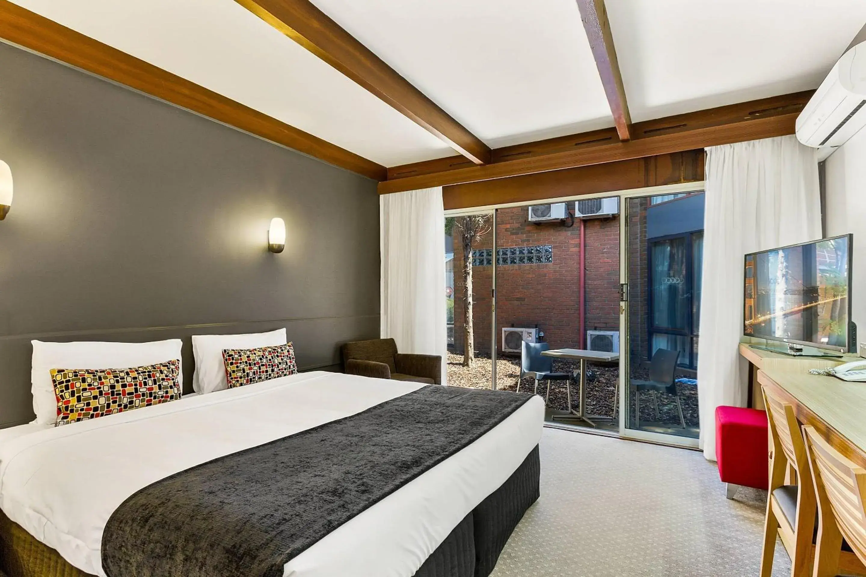 Bedroom, Bed in Quality Inn & Suites Traralgon Bedroom, Bed in Quality Inn & Suites Traralgon