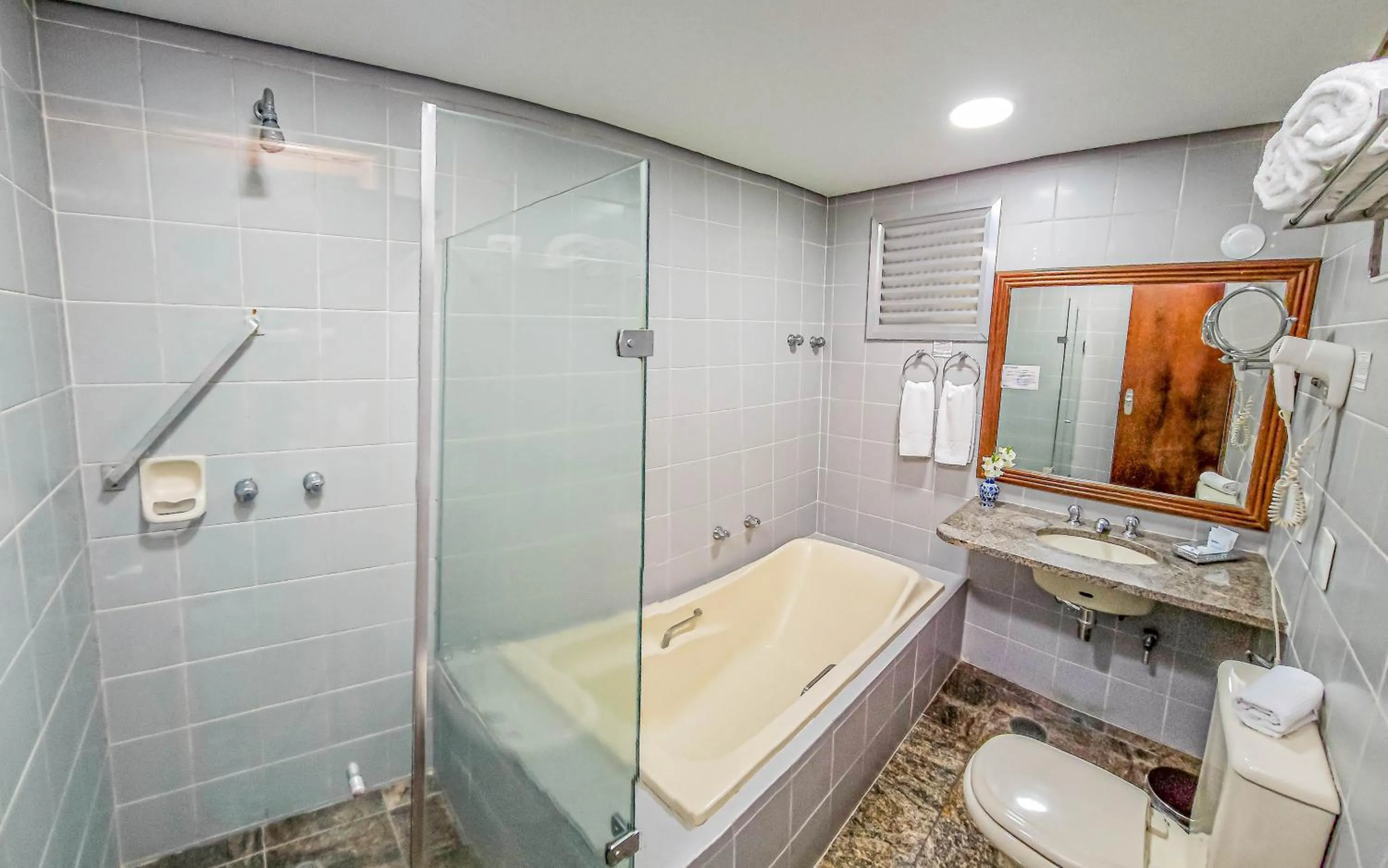 Shower in Hotel Dan Inn Planalto São Paulo