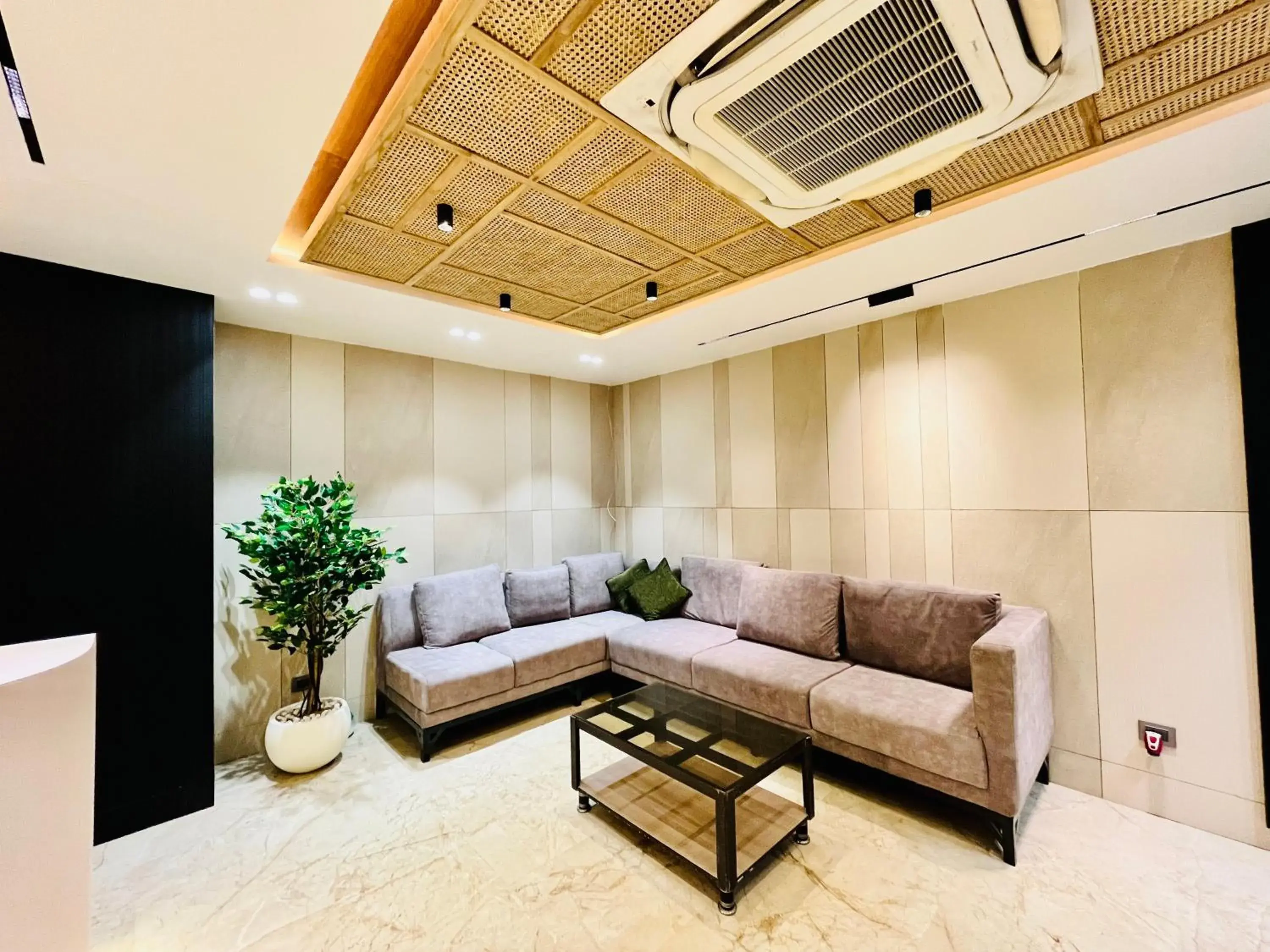 Living room in Shankar Bhavan By Vinayak Hotels Living room in Shankar Bhavan By Vinayak Hotels