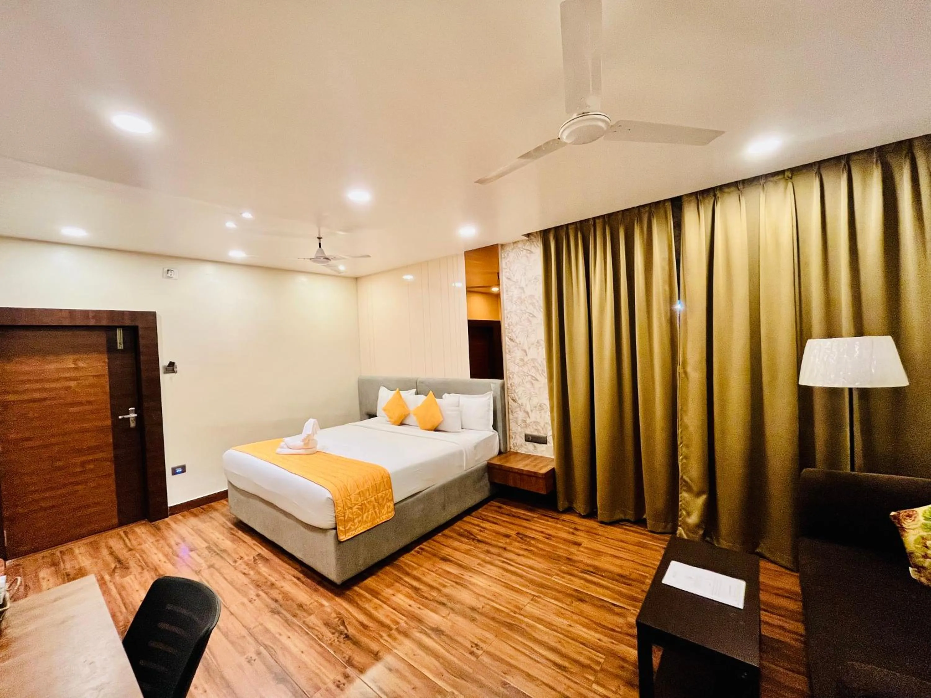 Living room in Shankar Bhavan By Vinayak Hotels