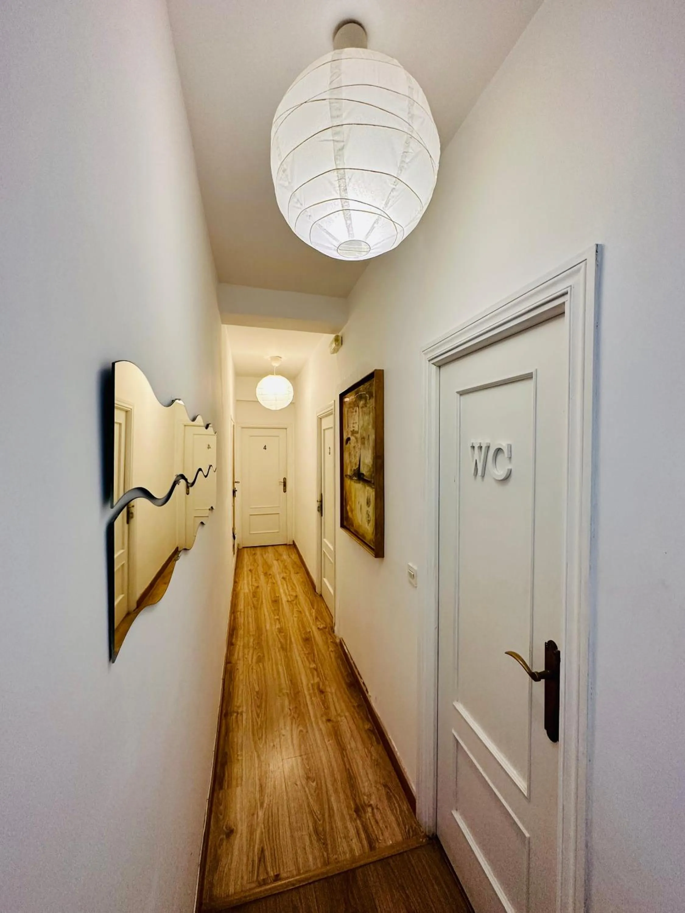 Rooms in Madrid Downtown