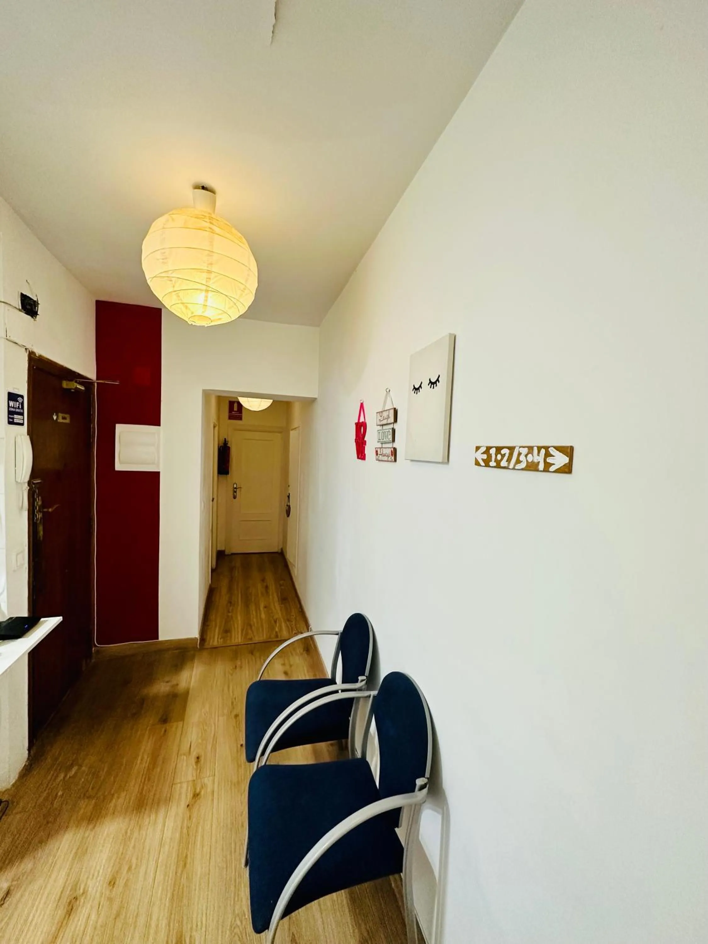 Rooms in Madrid Downtown