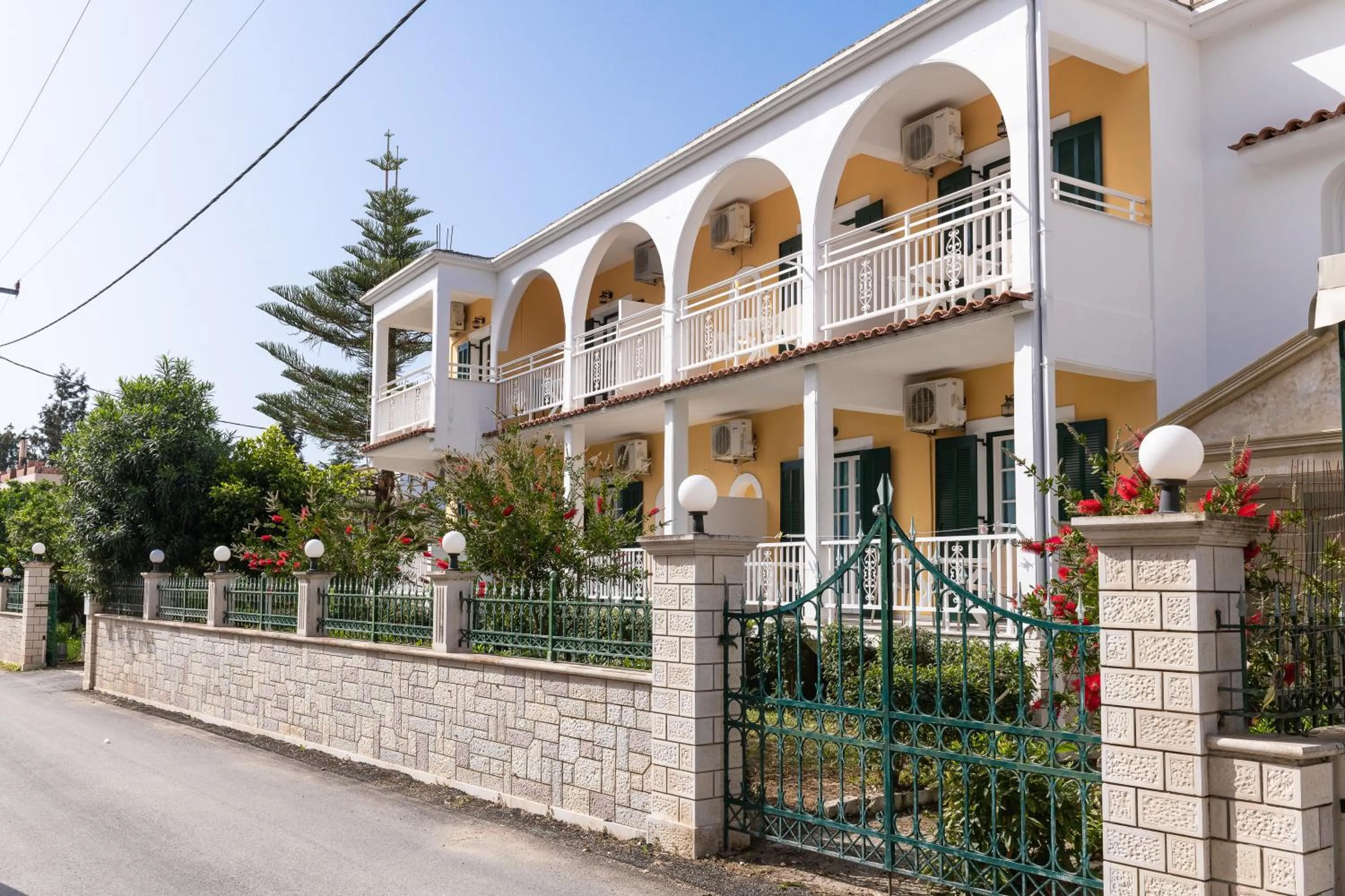 Property building in Domus Alta