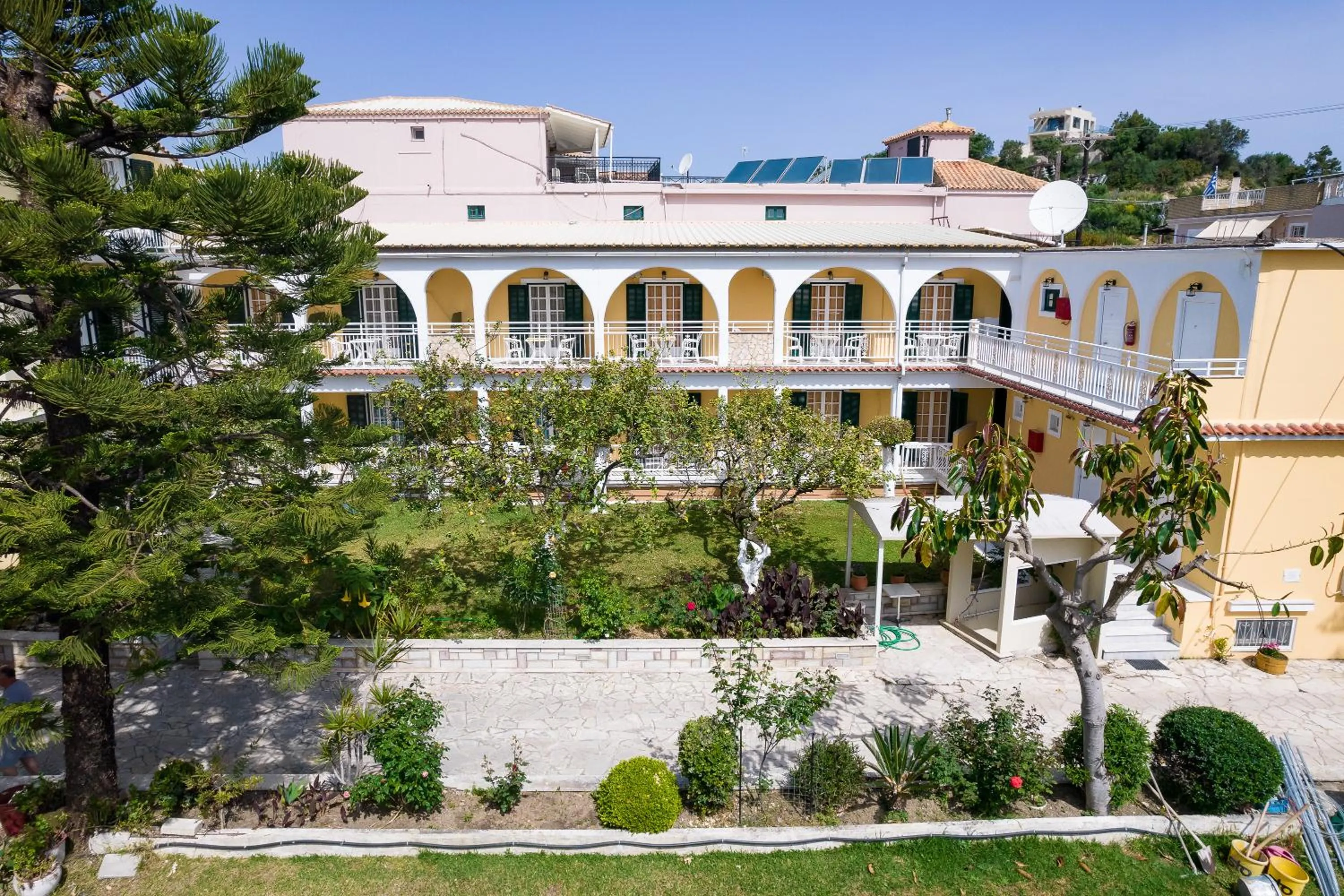 Property building in Domus Alta