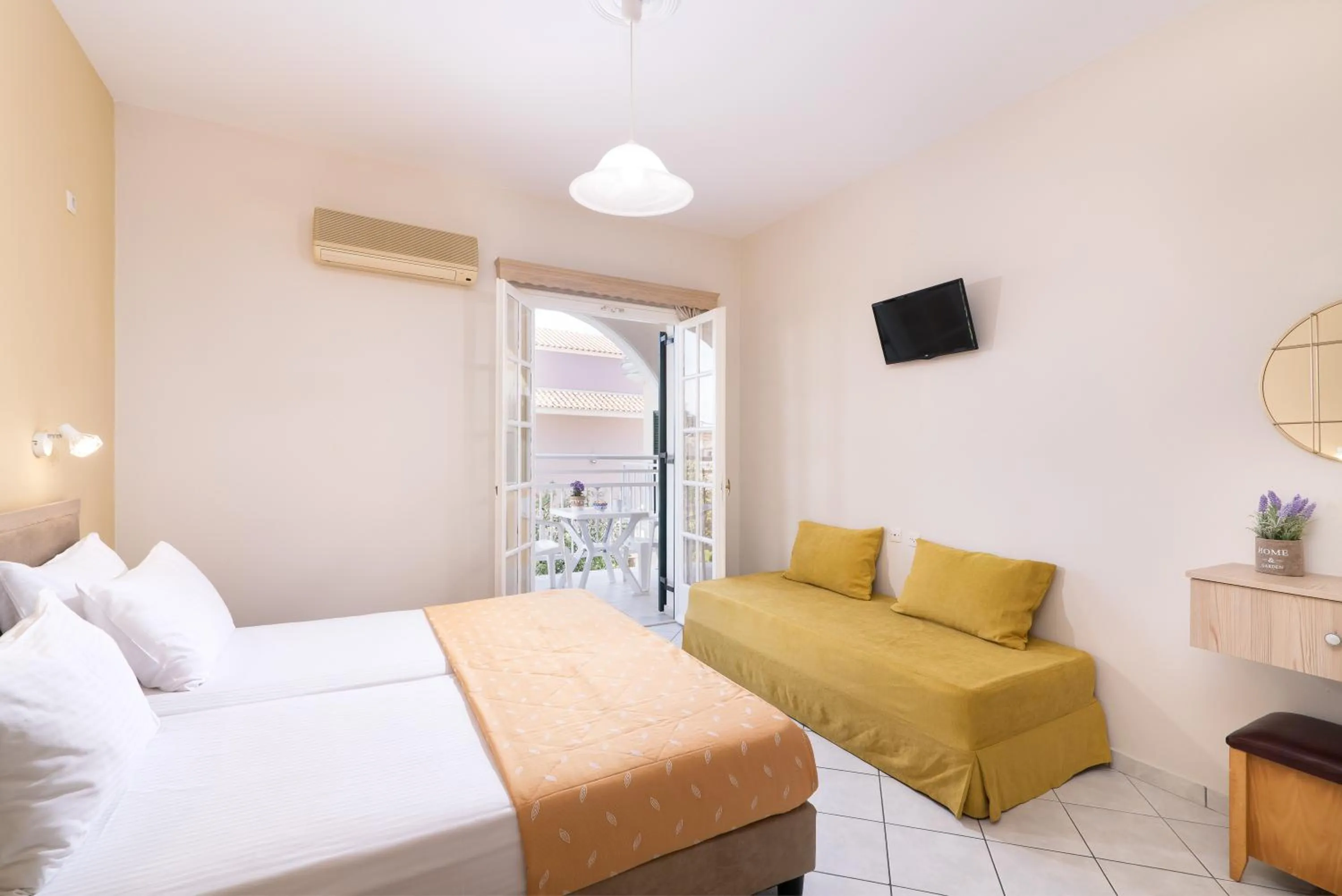 Photo of the whole room, Bed in Domus Alta