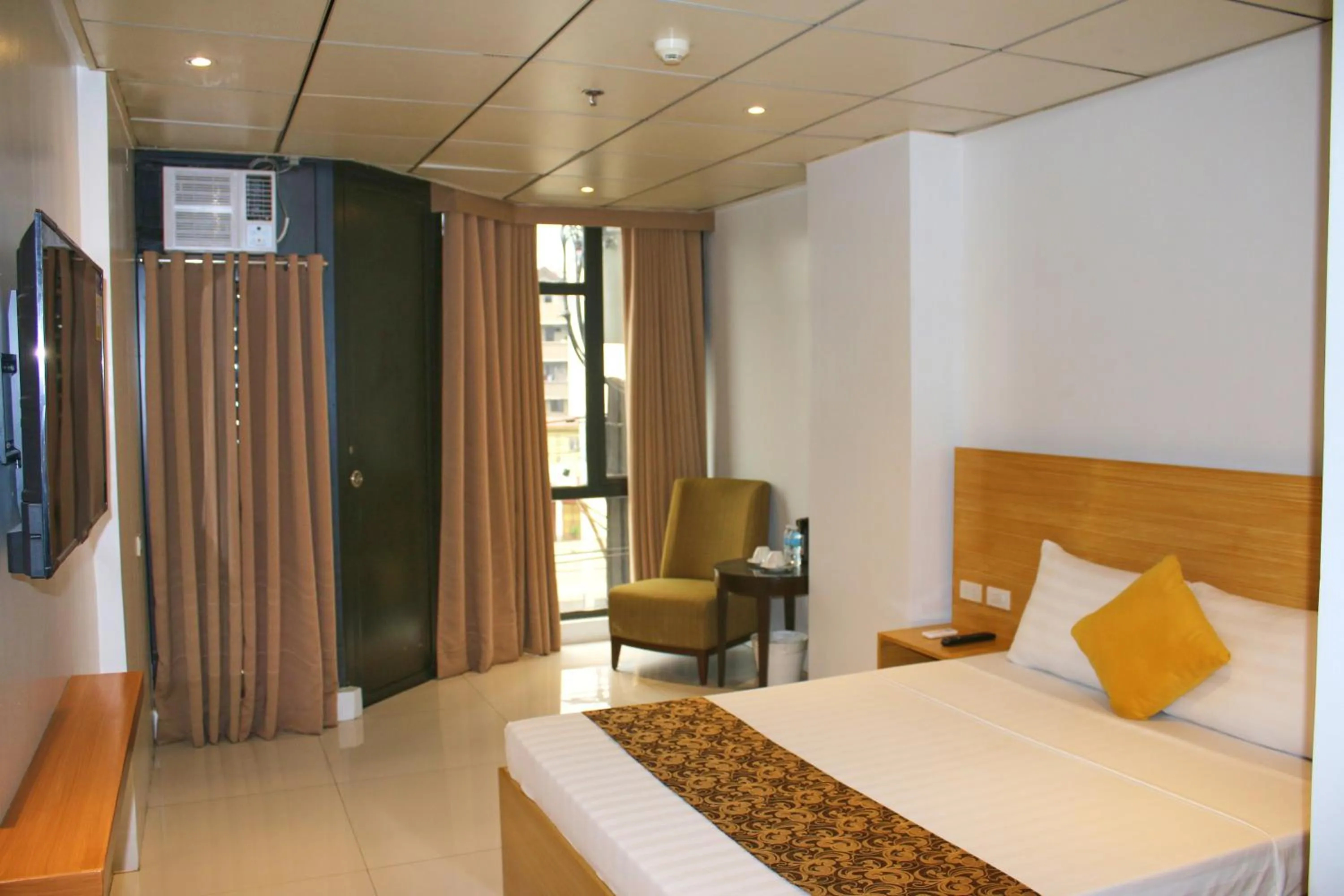 Bed in LuxeLite Suites Pasay