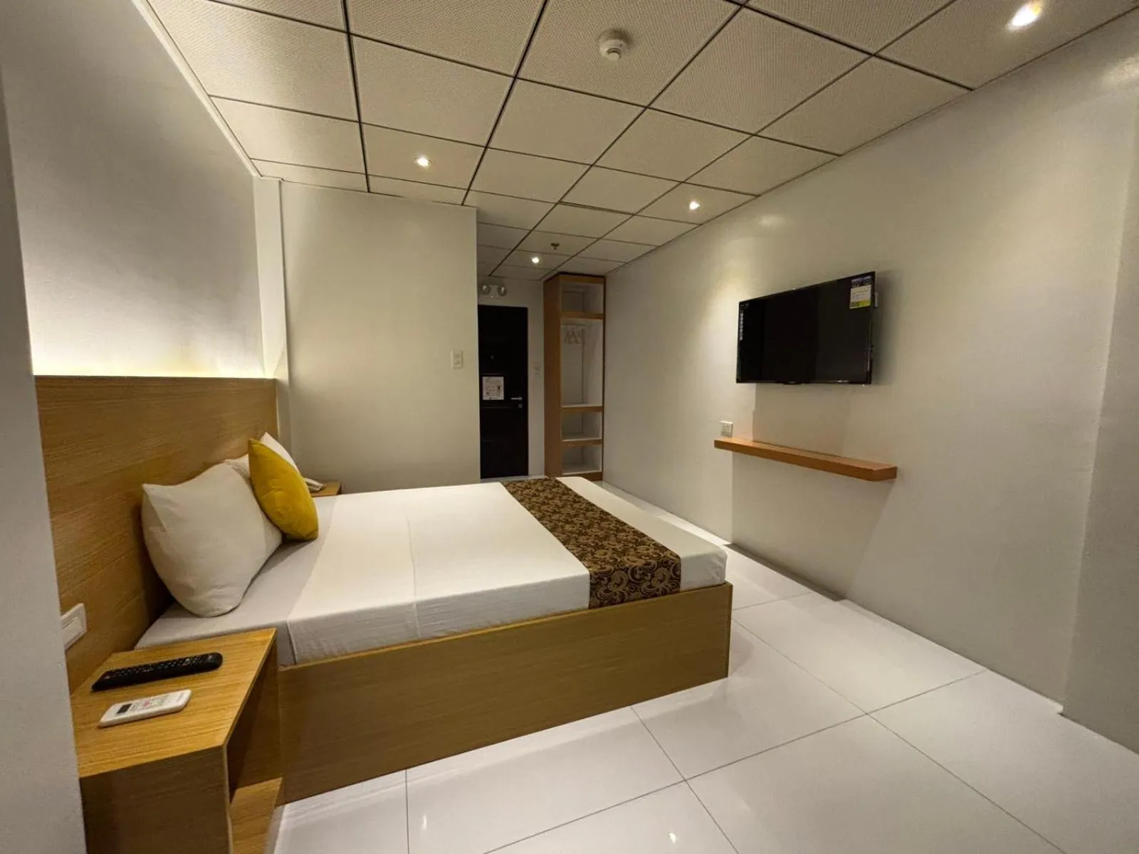 Bed in LuxeLite Suites Pasay