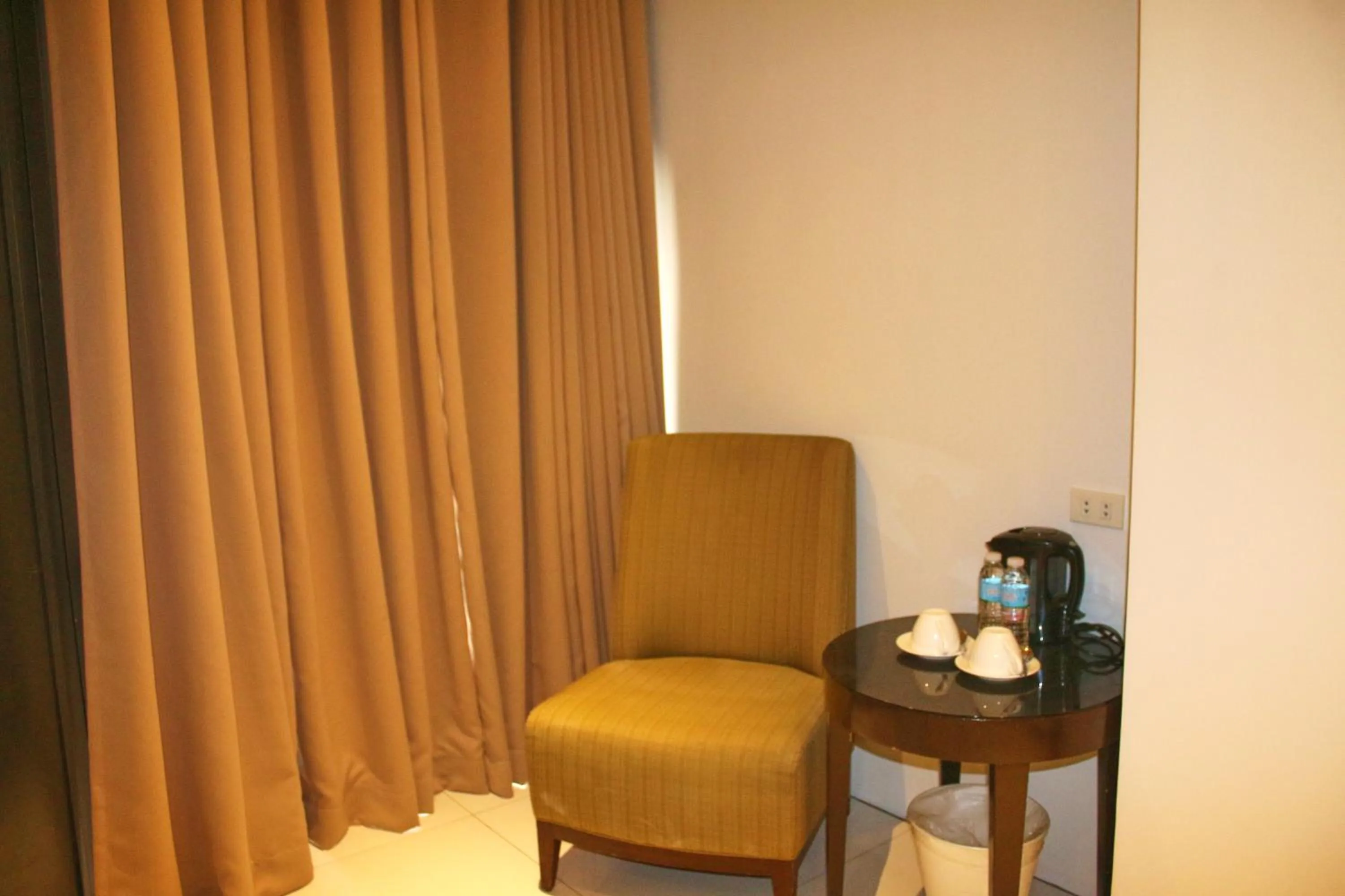 LuxeLite Suites Pasay