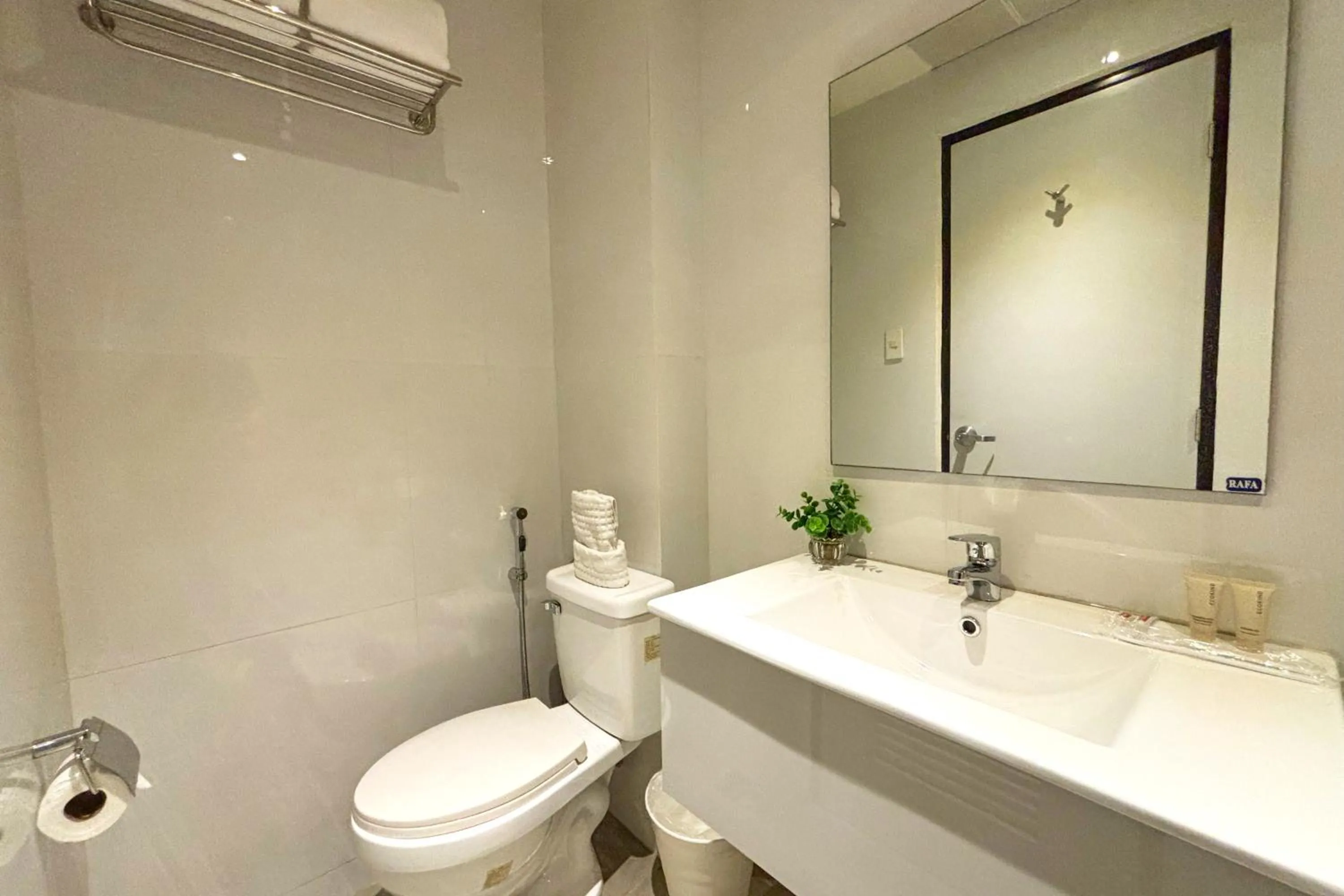 LuxeLite Suites Pasay